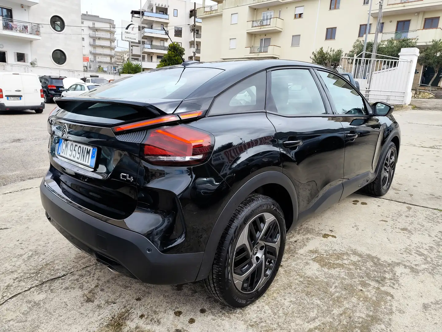 Citroen C4 C4 III 2021 1.5 bluehdi Shine s Schwarz - 2