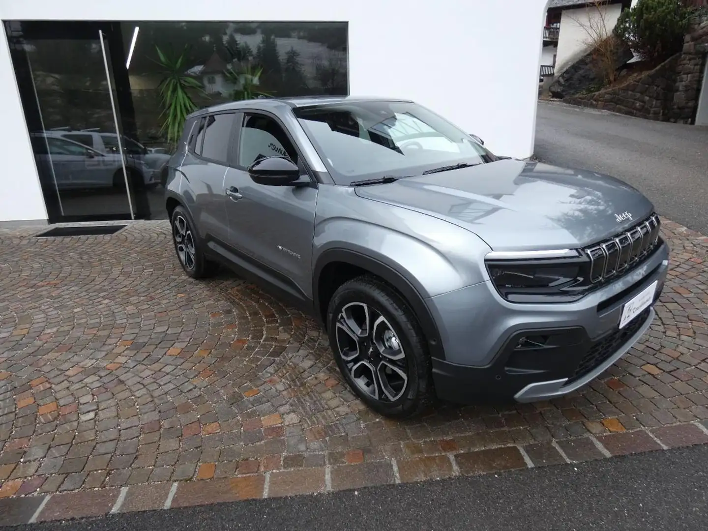 Jeep Avenger 1.2 Turbo Summit Grau - 1