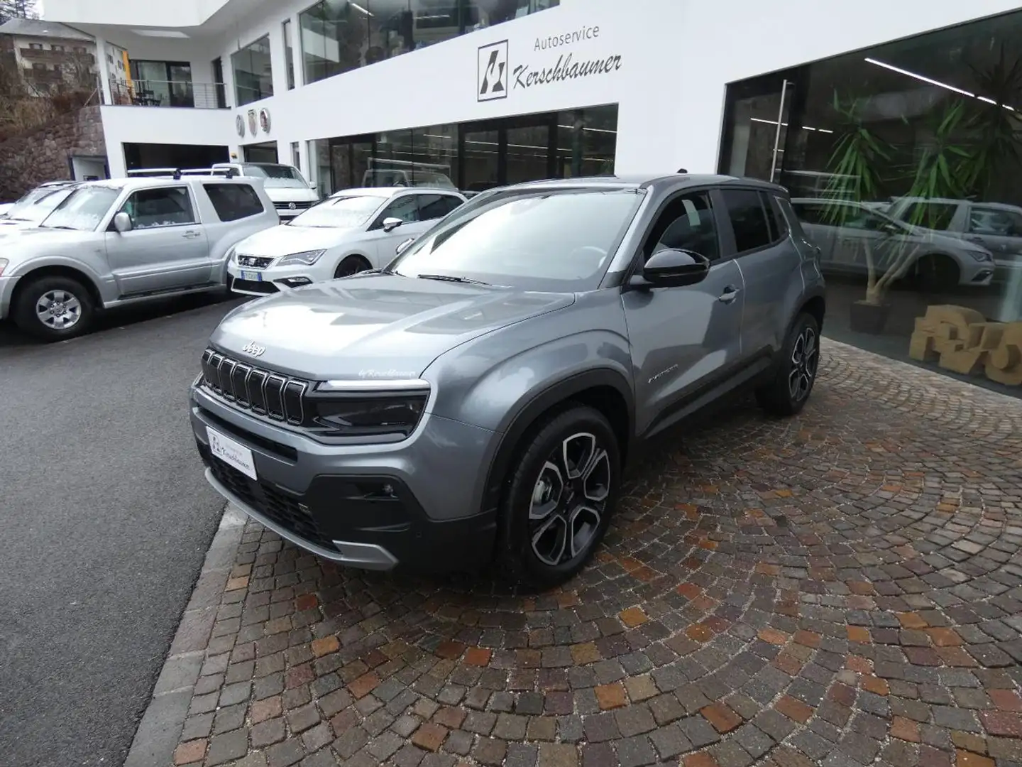Jeep Avenger 1.2 Turbo Summit Grau - 2