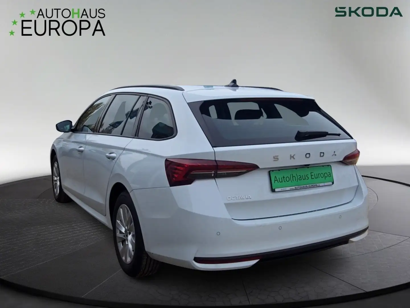Skoda Octavia Combi 1.5 TSI DSG mHEV Selection KlimaA Kam SmartL Weiß - 2