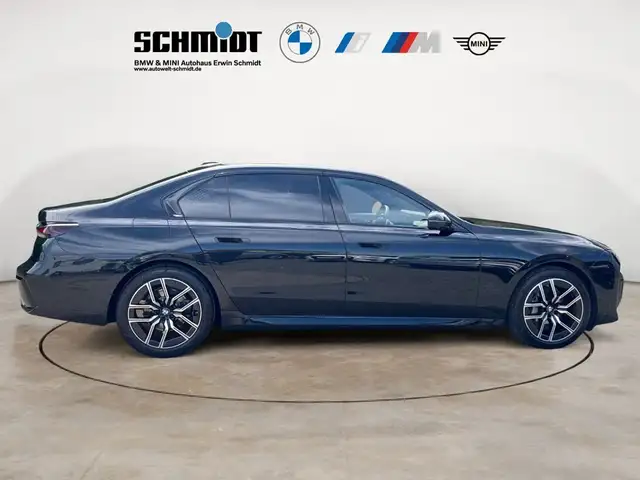 BMW 7 Series view 6
