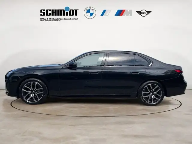 BMW 7 Series view 3