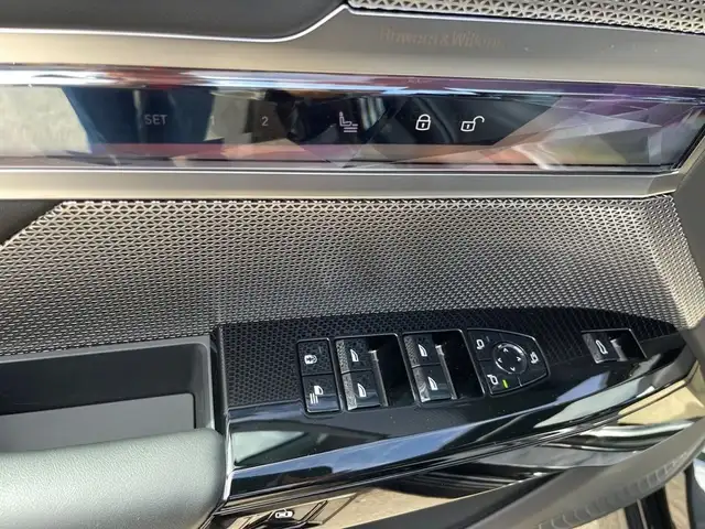 BMW 7 Series view 7