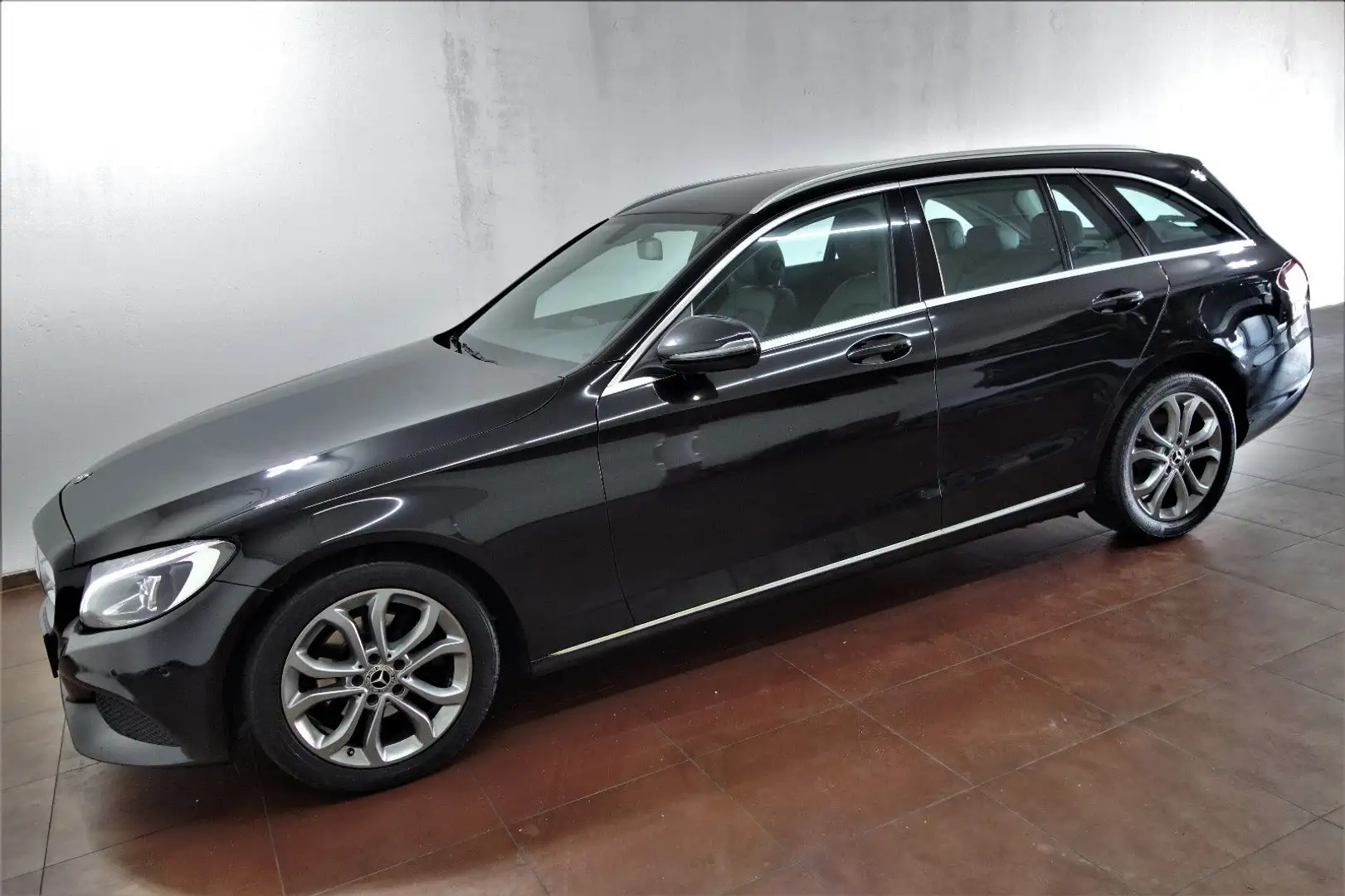Mercedes-Benz C 220 d T BlueTec Avantgarde 9G/Leder/Navi/LED/17 Nero - 2