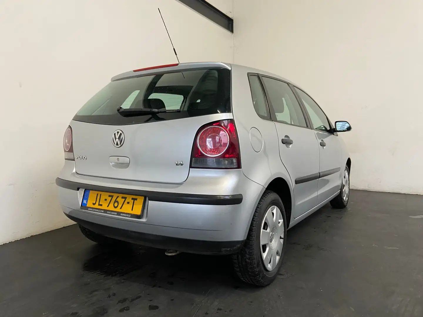 Volkswagen Polo 1.4-16V Sportline. Automaat! Pano! Grau - 2