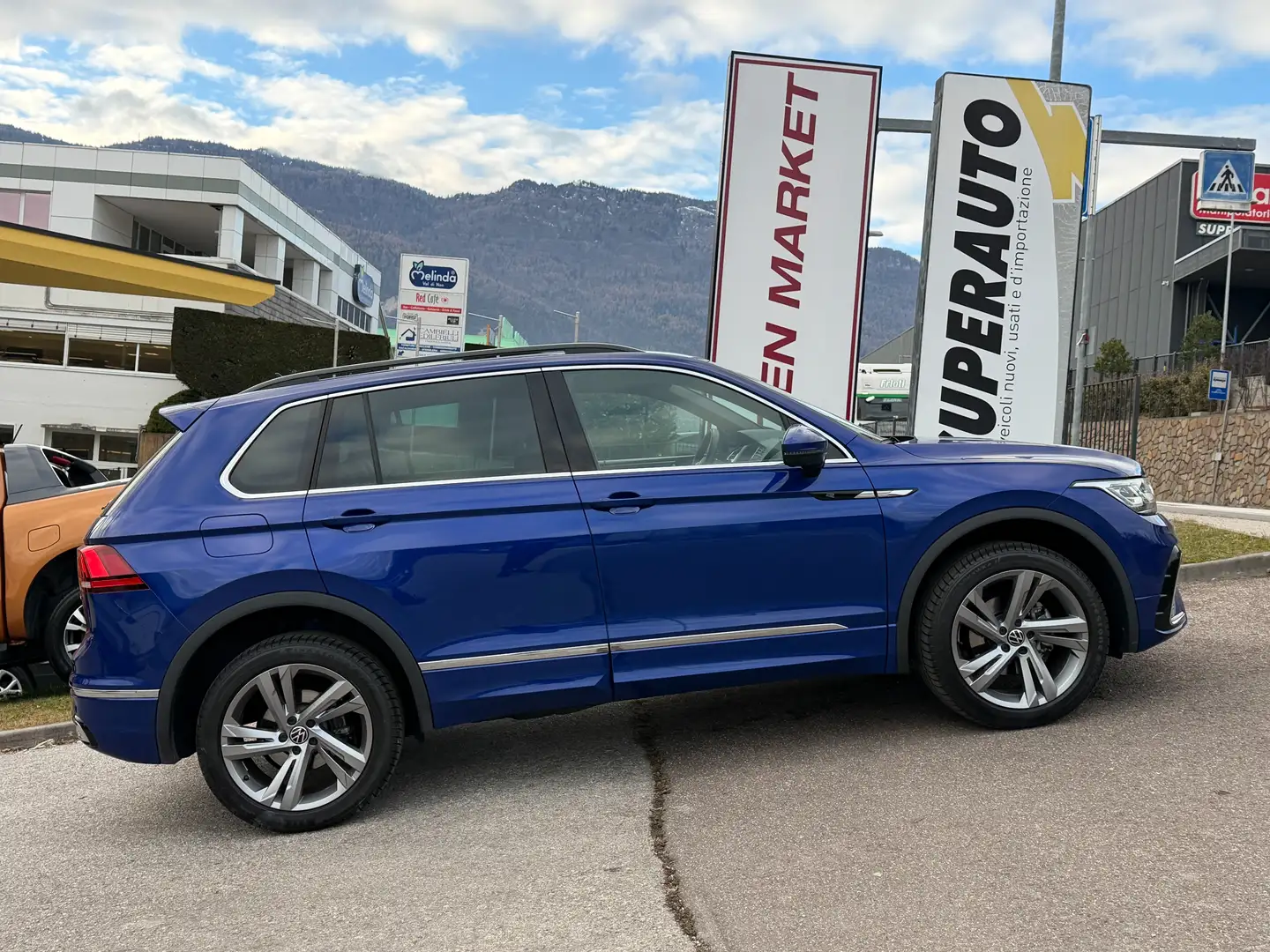 Volkswagen Tiguan Tiguan II 2021 2.0 tdi R-Line 4motion 150cv dsg Blau - 1