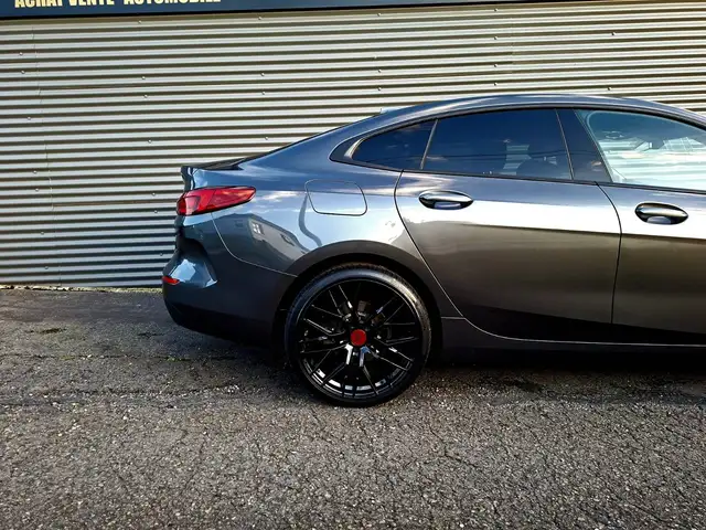BMW 2 Series view 10