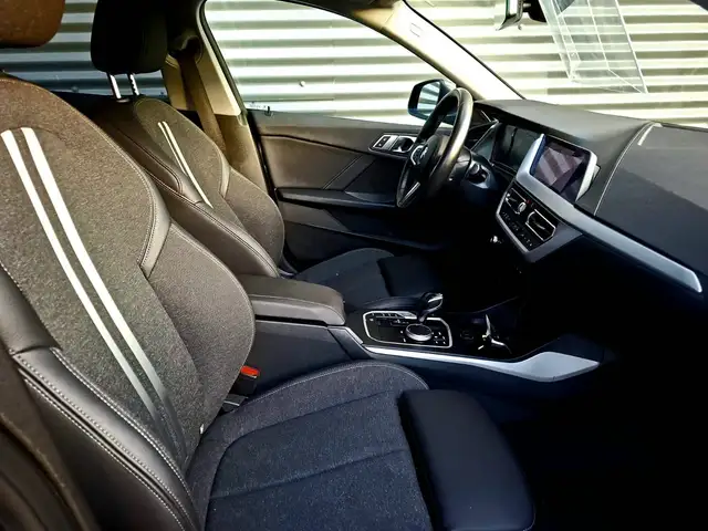 BMW 2 Series view 11