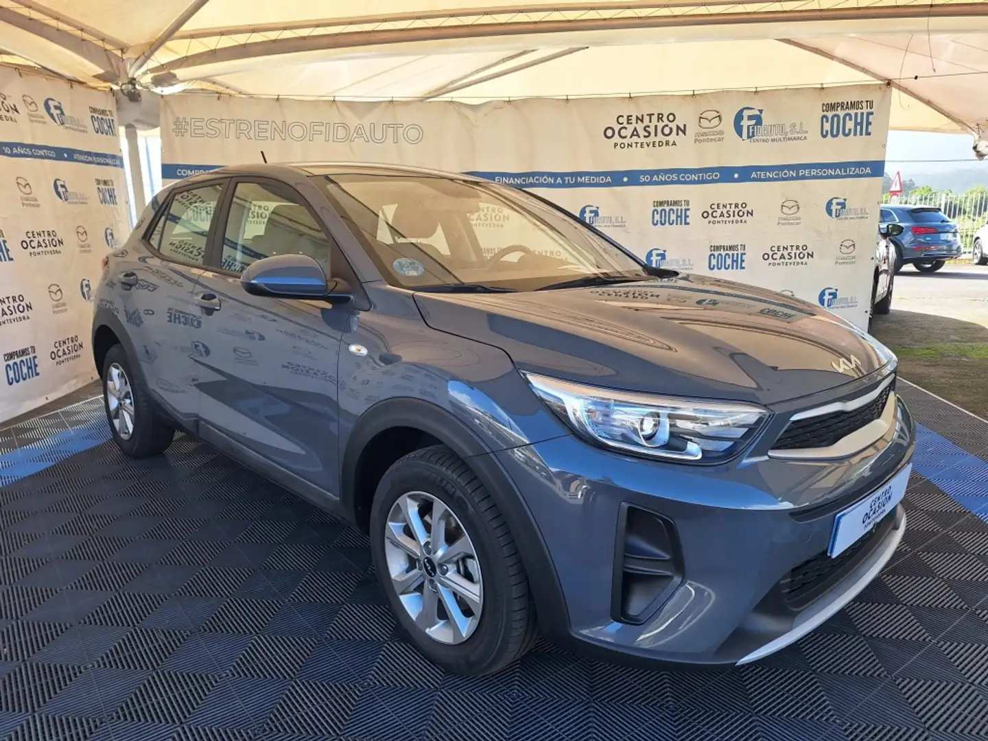 Kia Stonic 1.2 DPi Concept Gris - 1