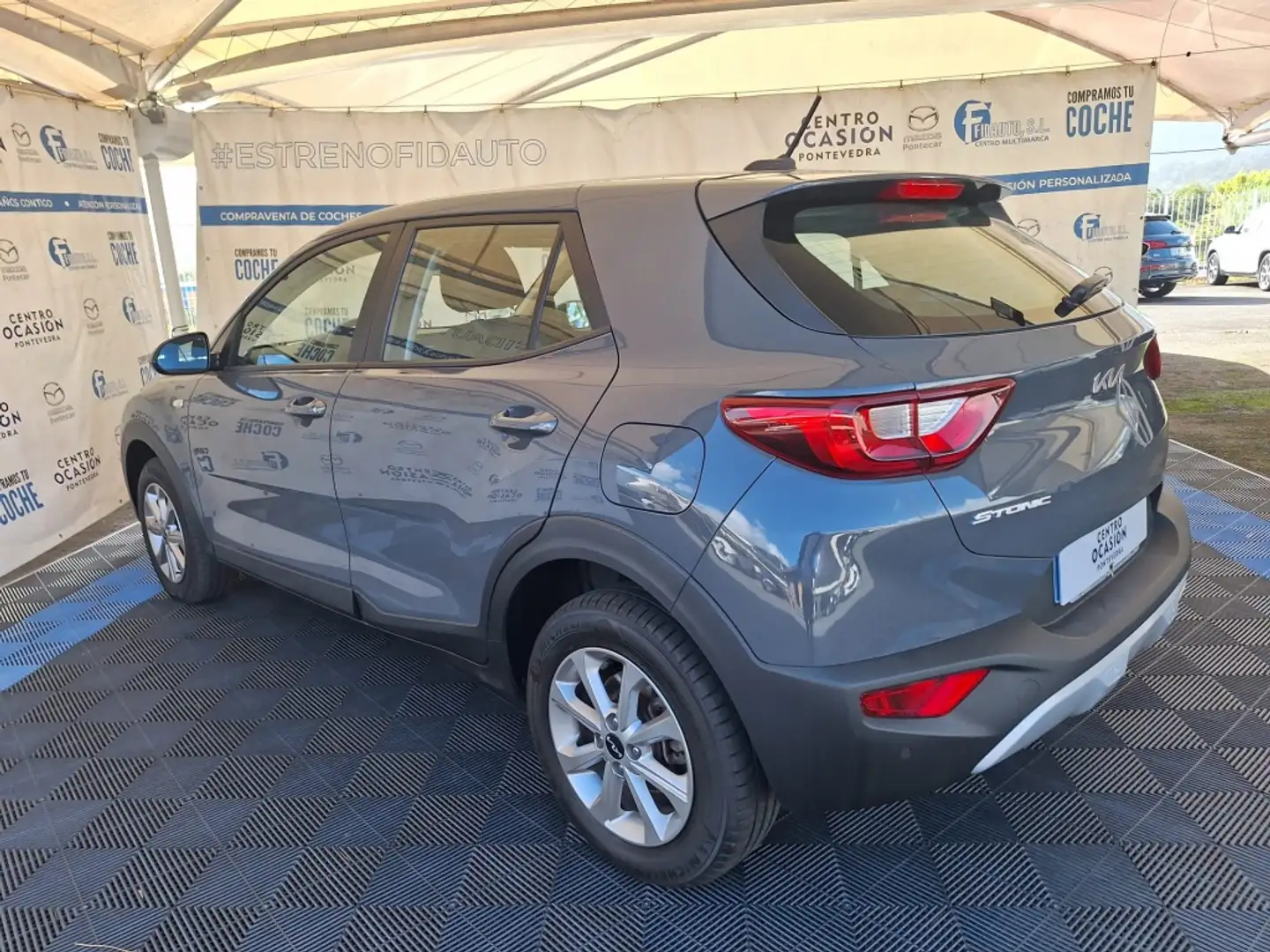Kia Stonic 1.2 DPi Concept Gris - 2