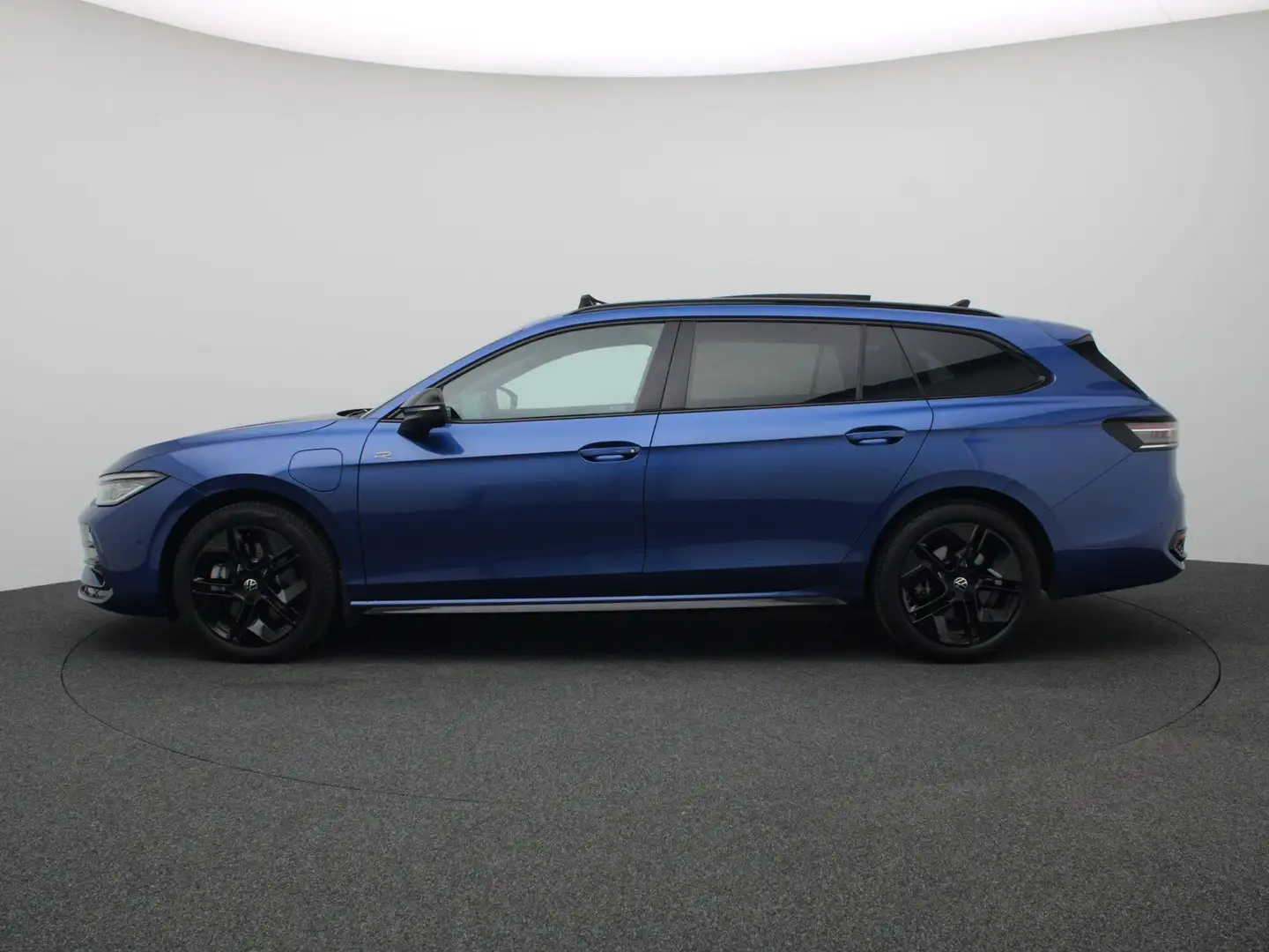 Volkswagen Passat Variant 1.5 eHybrid R-Line Edition 272PK DSG black style, Blauw - 2