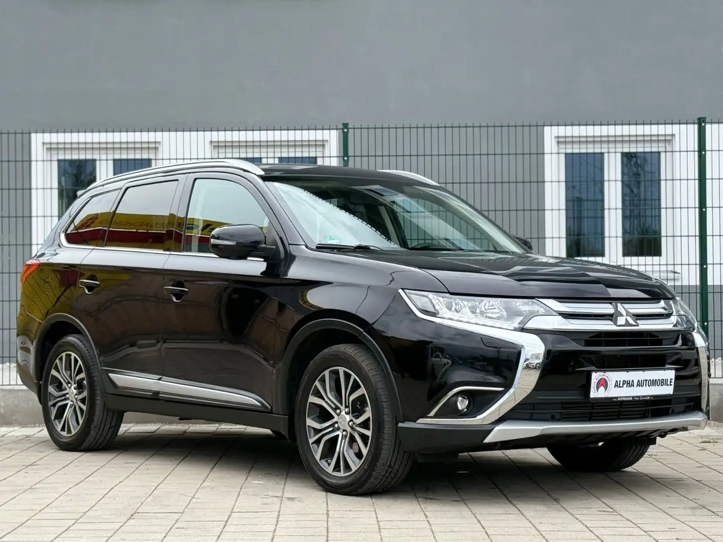Mitsubishi Outlander SUV-Star+ 4WD-360°-Kamera Schwarz - 2