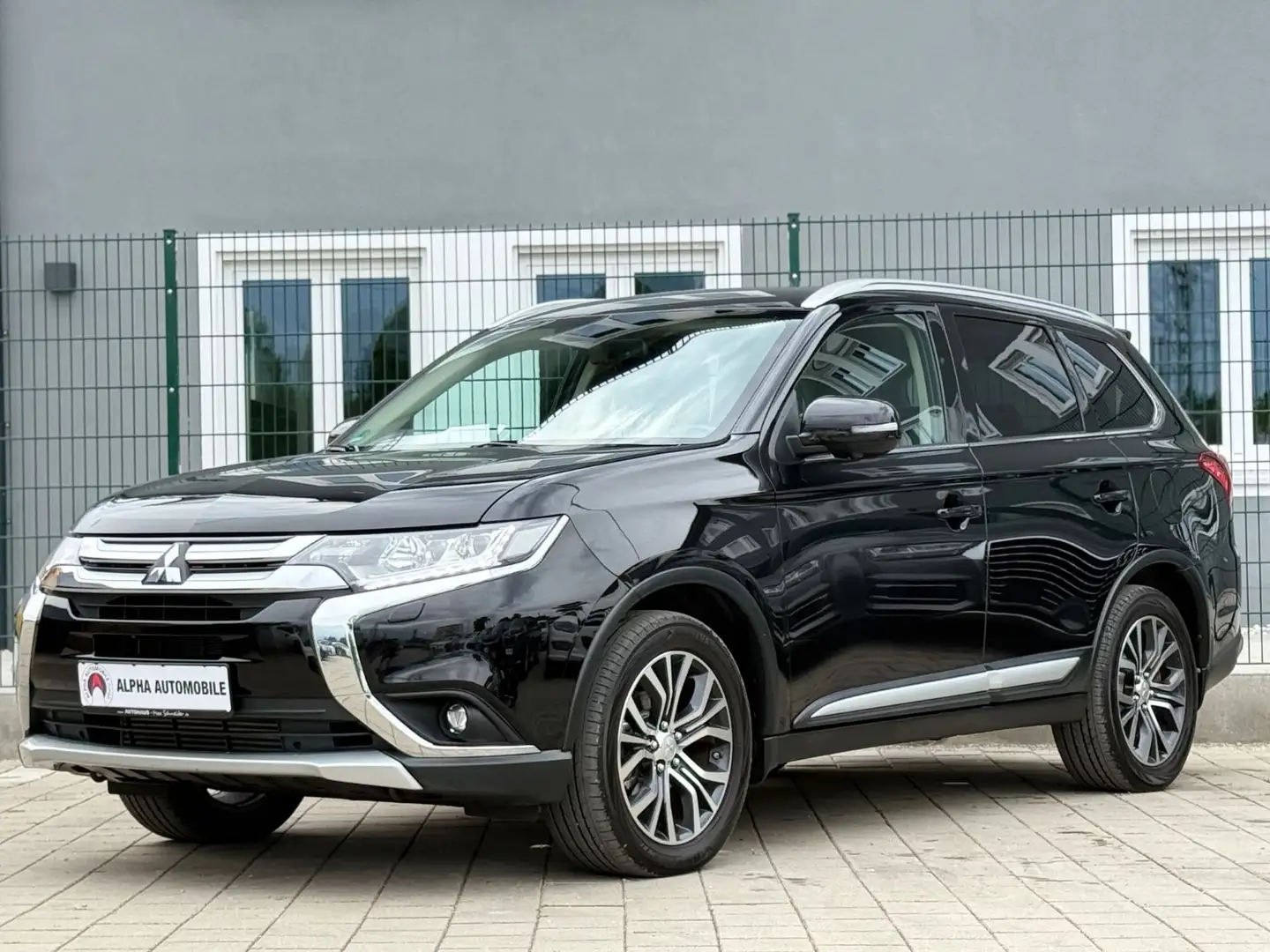 Mitsubishi Outlander SUV-Star+ 4WD-360°-Kamera Schwarz - 1