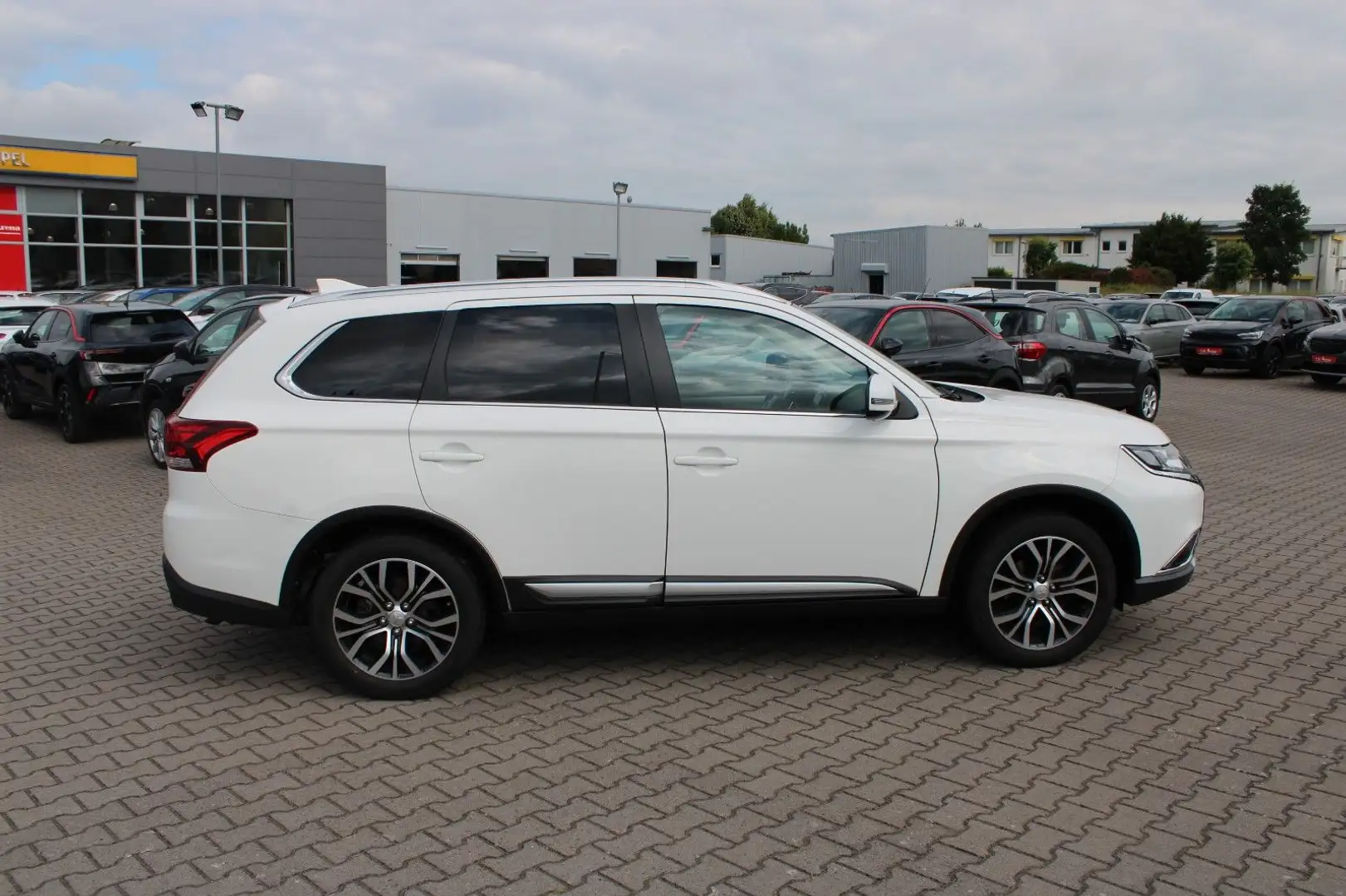 Mitsubishi Outlander 2.0 Edition 2WD *1.Hand*Automatik*Shz* Weiß - 2