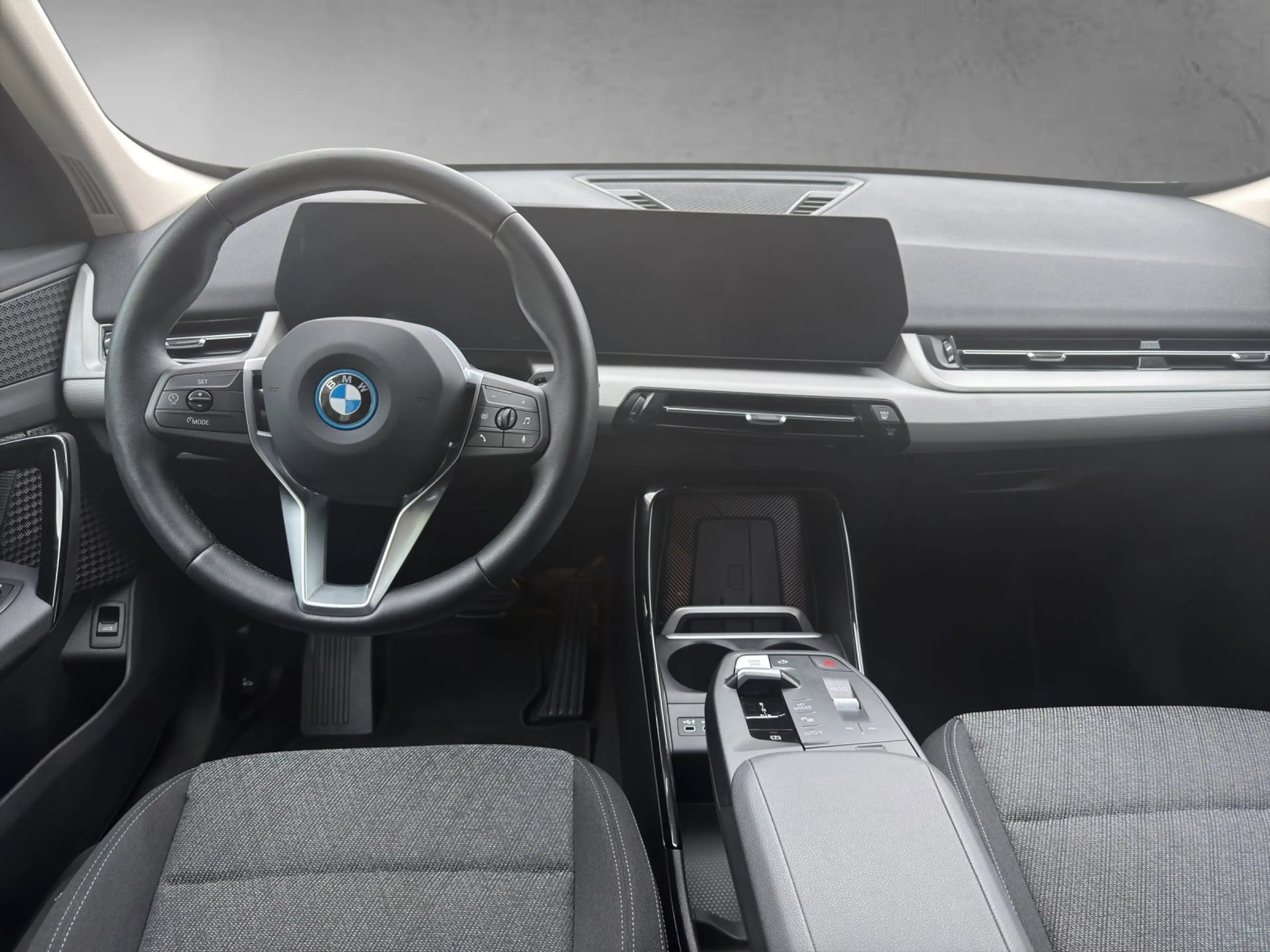 BMW iX1 xDrive30 RFK Sitzhzg Standhzg — photo 14