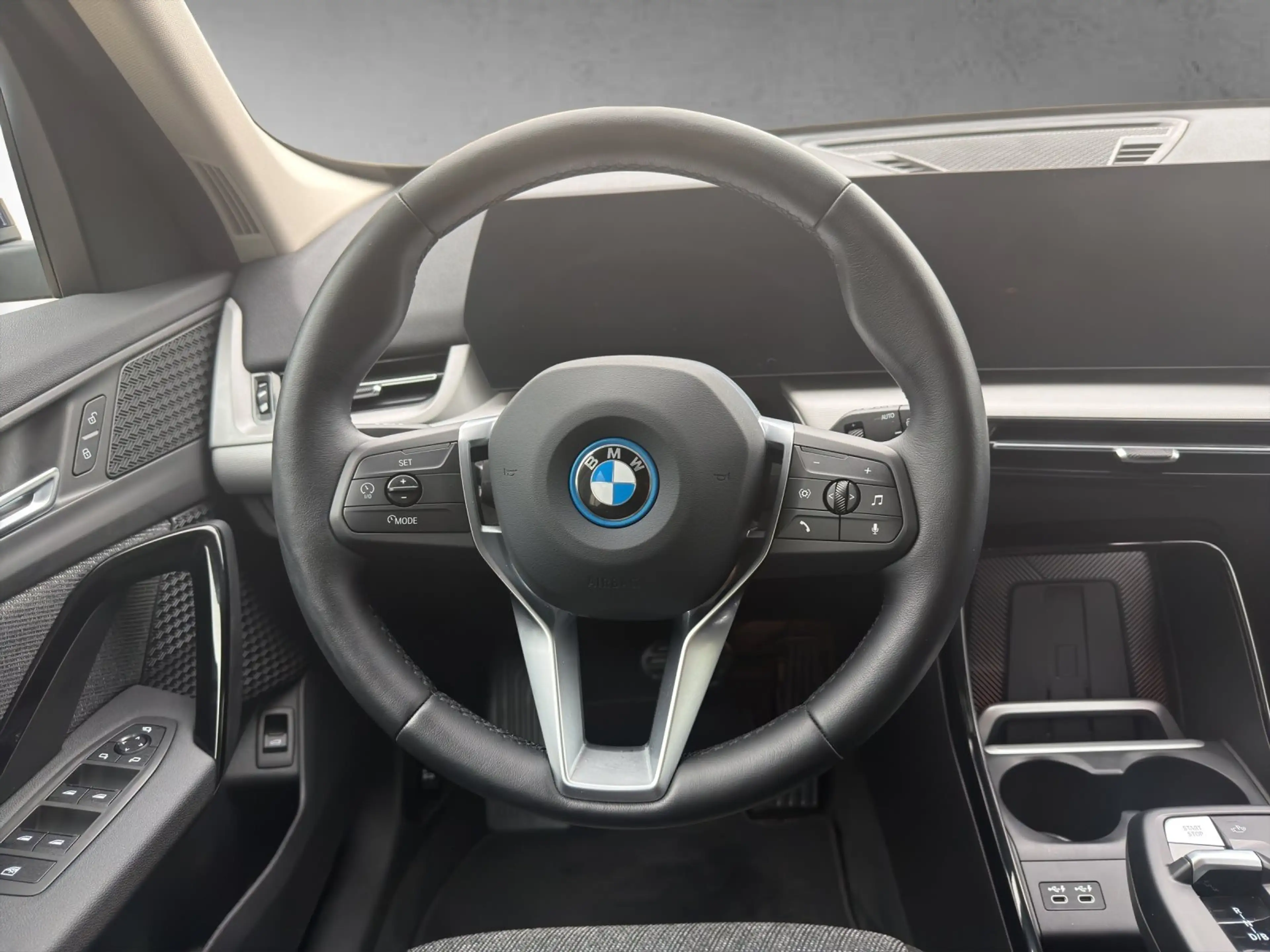 BMW iX1 xDrive30 RFK Sitzhzg Standhzg — photo 15