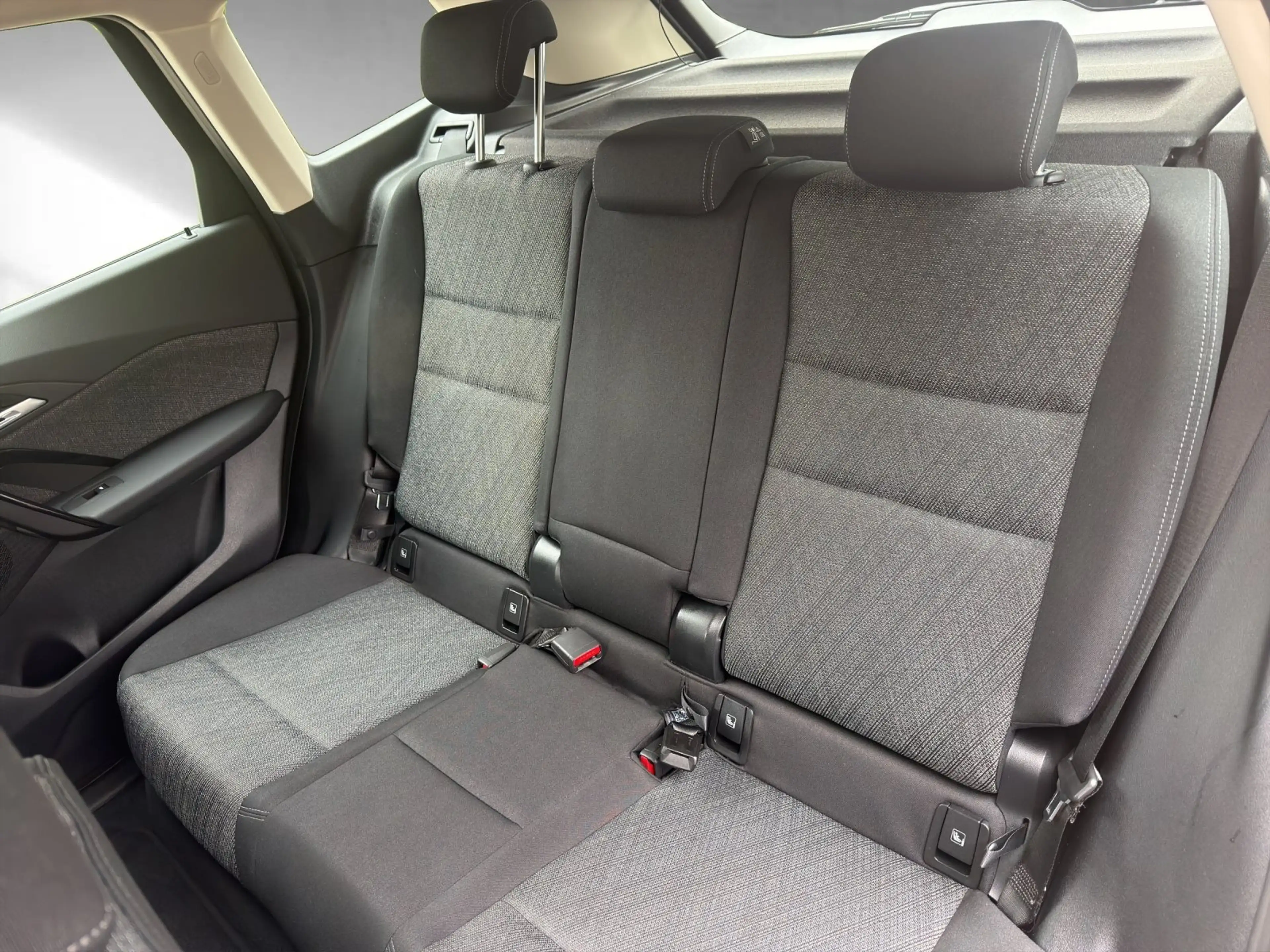 BMW iX1 xDrive30 RFK Sitzhzg Standhzg — photo 11