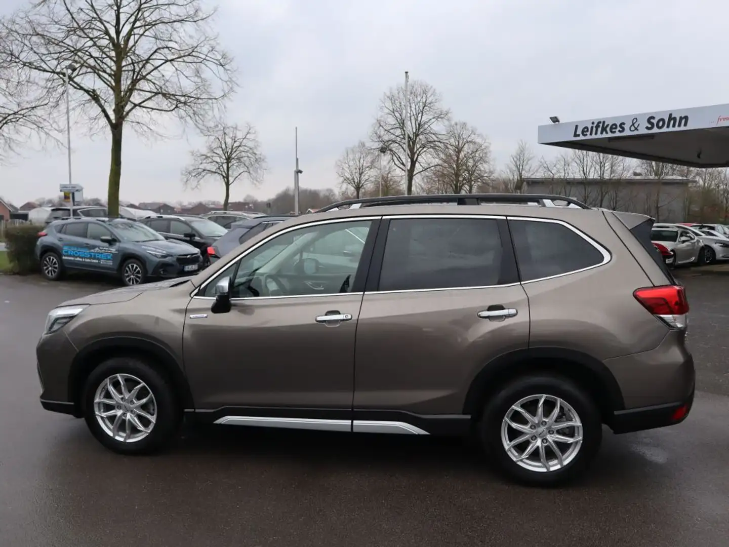 Subaru Forester 2.0ie Lineartronic Comfort Brązowy - 2