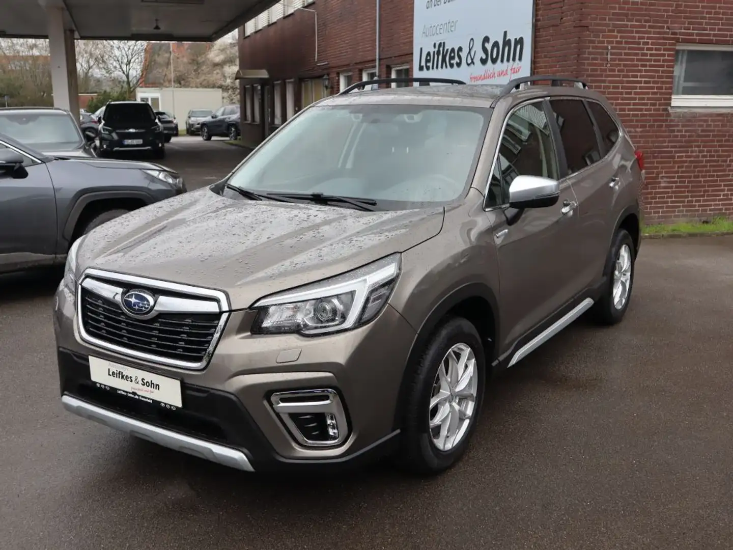 Subaru Forester 2.0ie Lineartronic Comfort Brązowy - 1