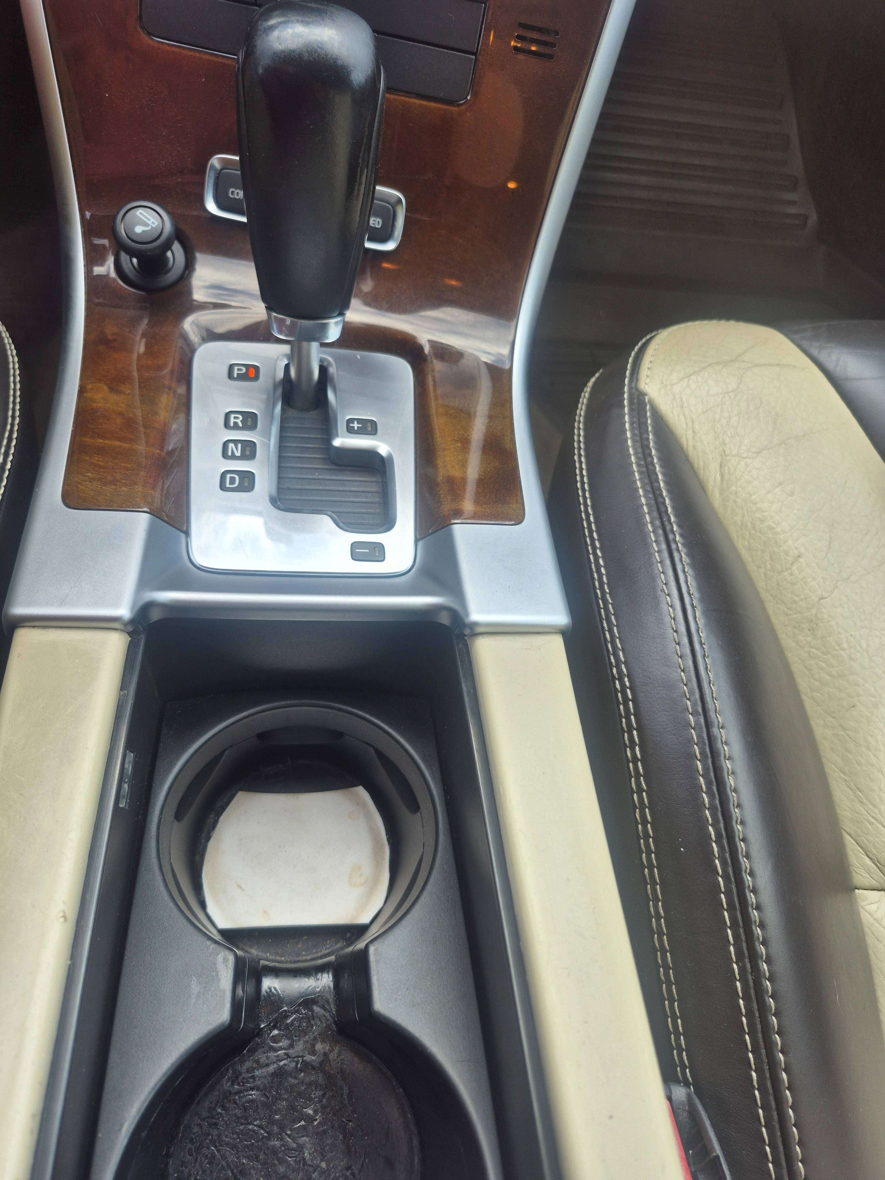 2010 Volvo XC60 T6 R-Design thumb 12