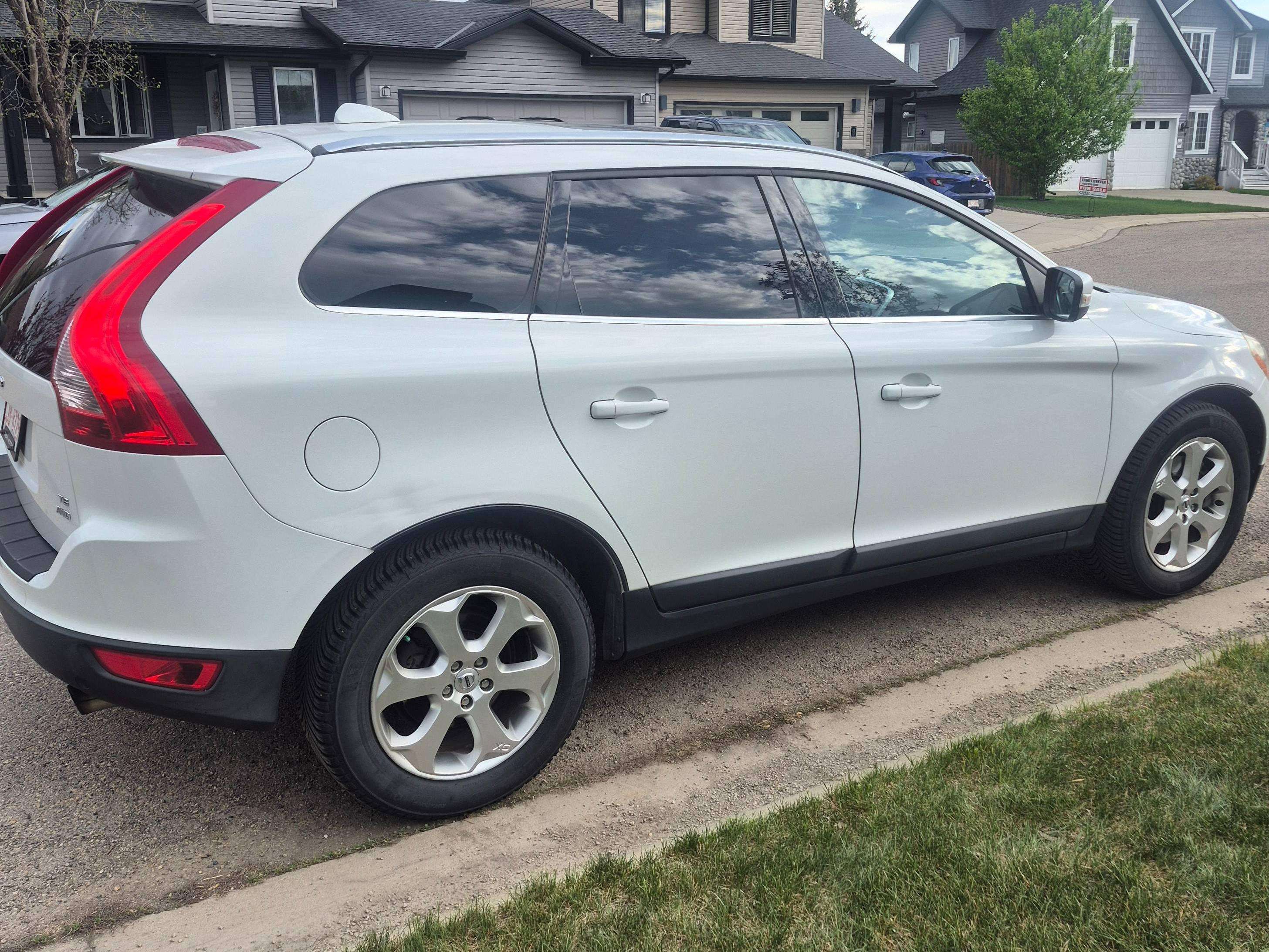 2010 Volvo XC60 T6 R-Design alt 3