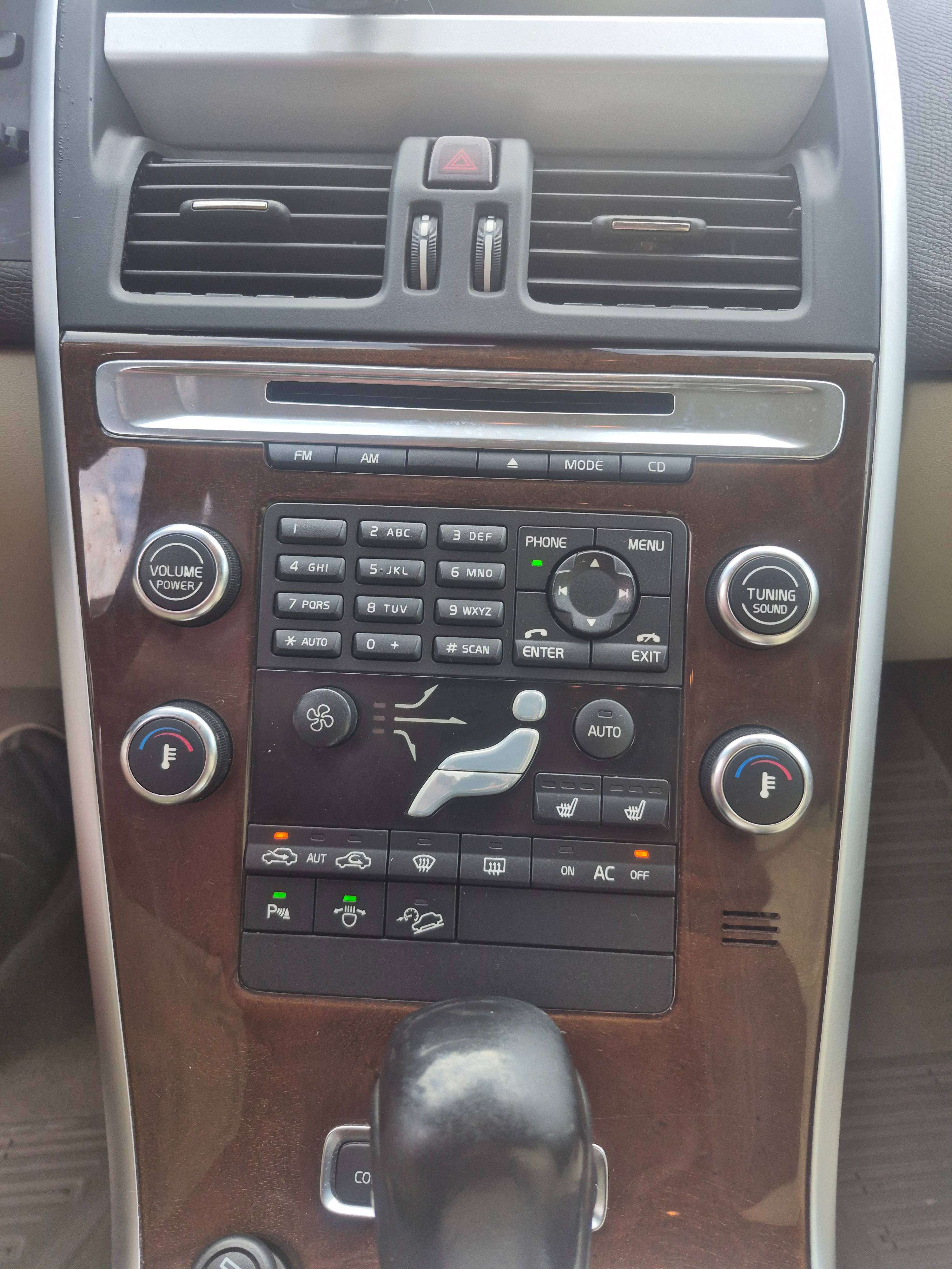 2010 Volvo XC60 T6 R-Design thumb 10