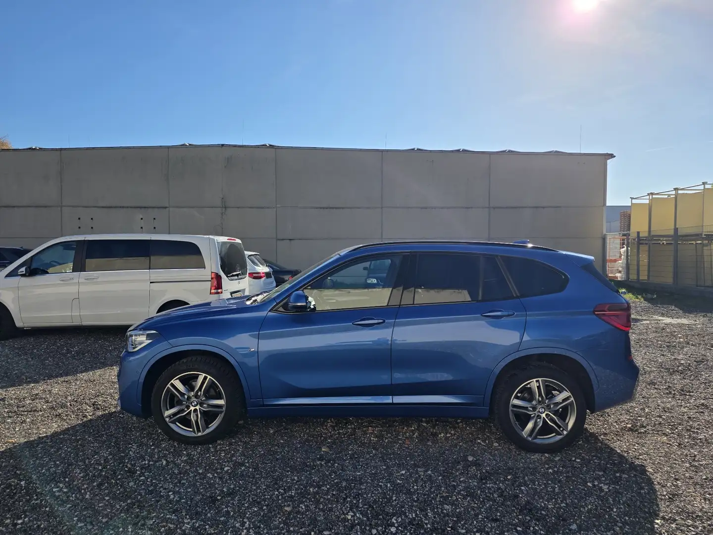 BMW X1 sDrive 18 d M Sport Blau - 2