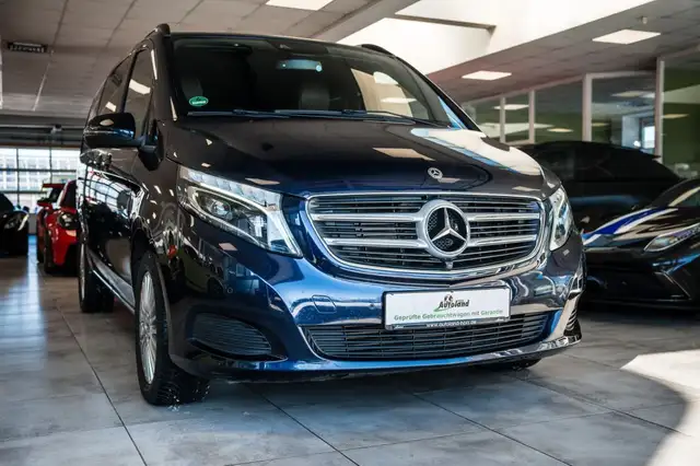 Mercedes-Benz V-Class view 3