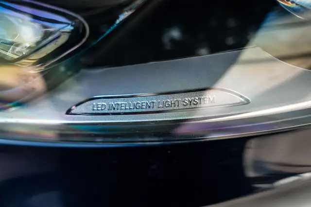 Mercedes-Benz V-Class view 10