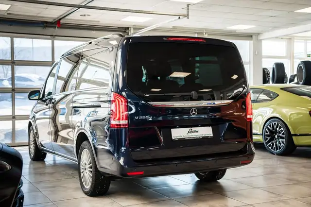 Mercedes-Benz V-Class view 5
