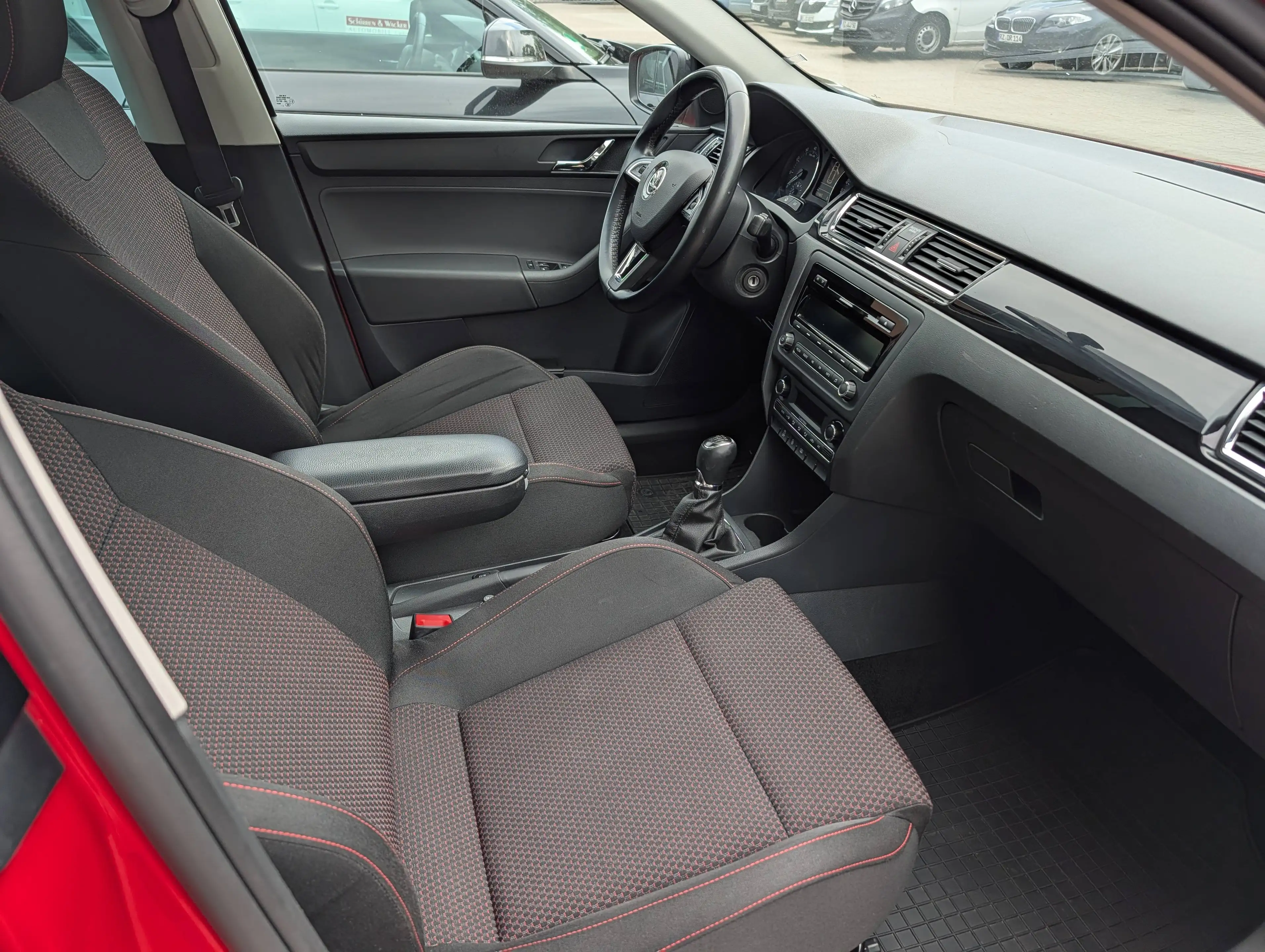 Skoda Rapid/Spaceback Elegance | Tempomat | Klimaautomatik | Leder-/Multifunktionslenkrad | Panoramadach — photo 5