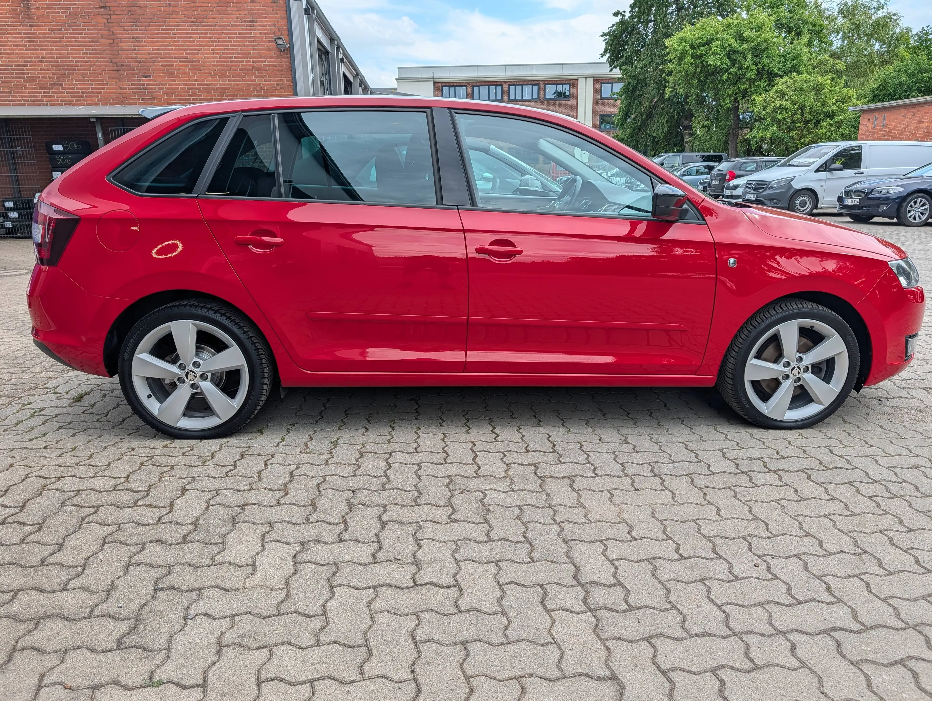 Skoda Rapid/Spaceback Elegance | Tempomat | Klimaautomatik | Leder-/Multifunktionslenkrad | Panoramadach — photo 2