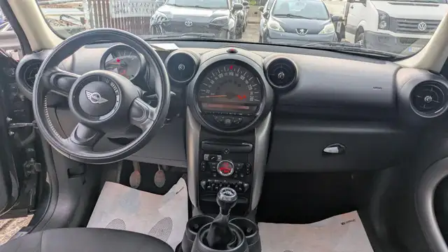 Mini Countryman view 8