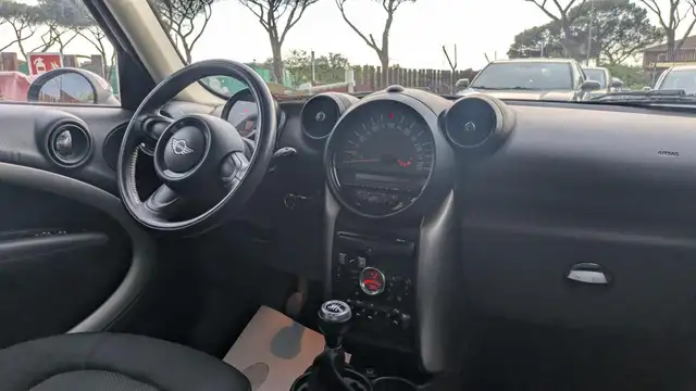 Mini Countryman view 9