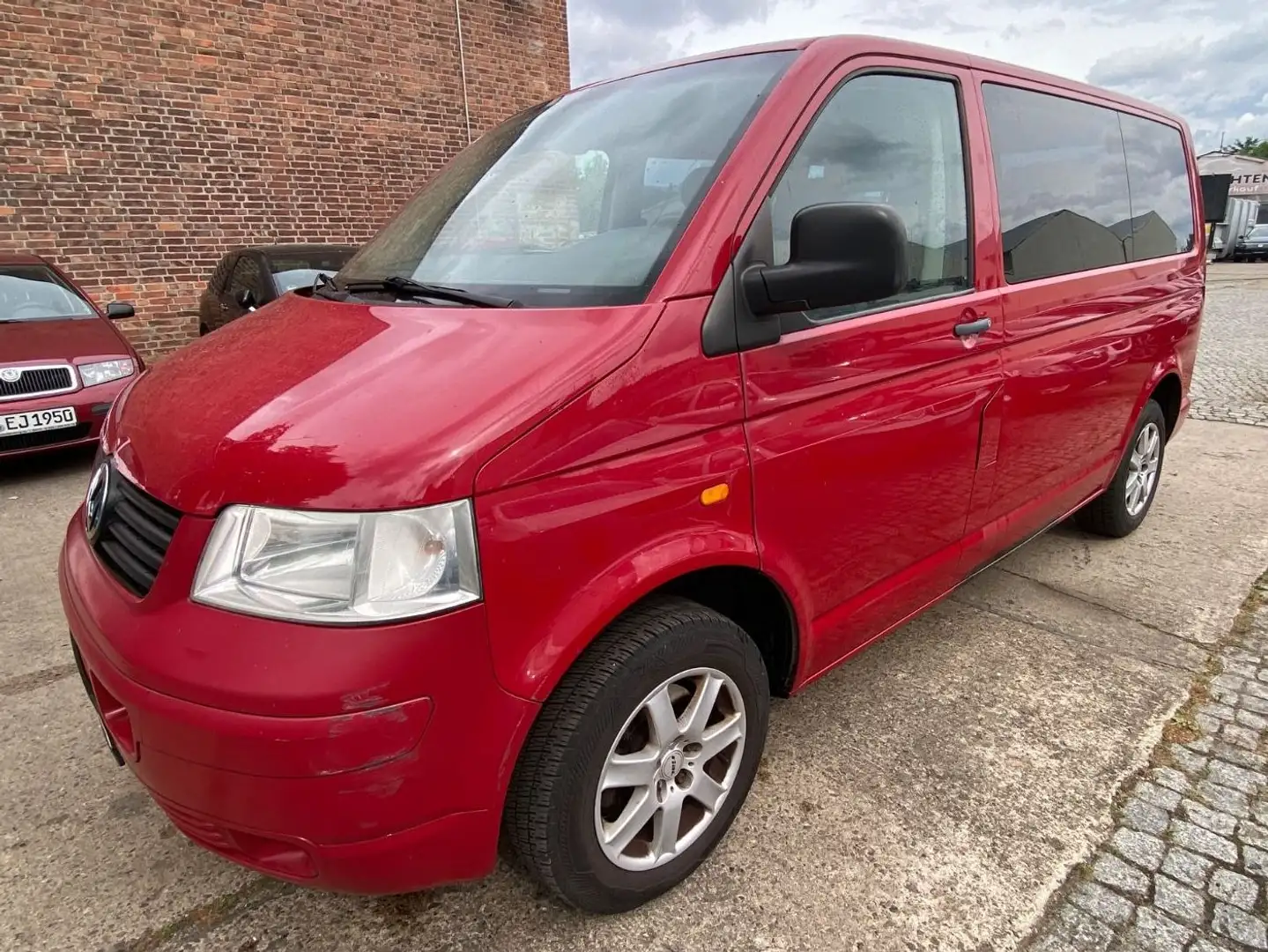 Volkswagen T5 Transporter Kombi "Volksbus" Klima+Allwetter Rood - 1