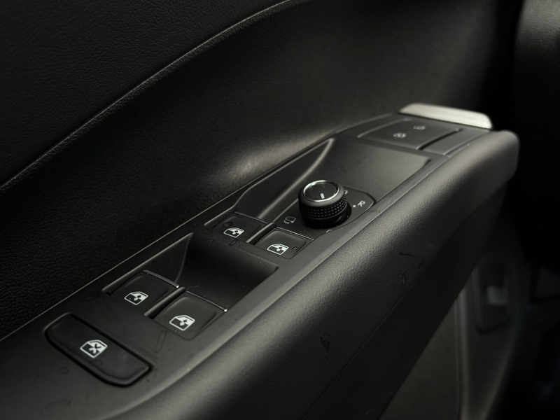 Volkswagen T-Roc R-Line First Edition | 'App-Connect' draadloze sma — photo 14