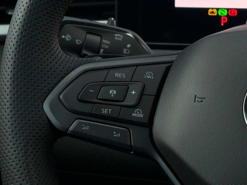 Volkswagen T-Roc R-Line First Edition | 'App-Connect' draadloze sma — photo 8