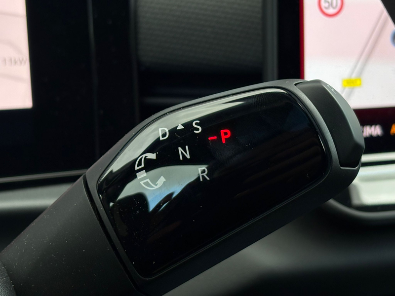 Volkswagen T-Roc R-Line First Edition | 'App-Connect' draadloze sma — photo 11