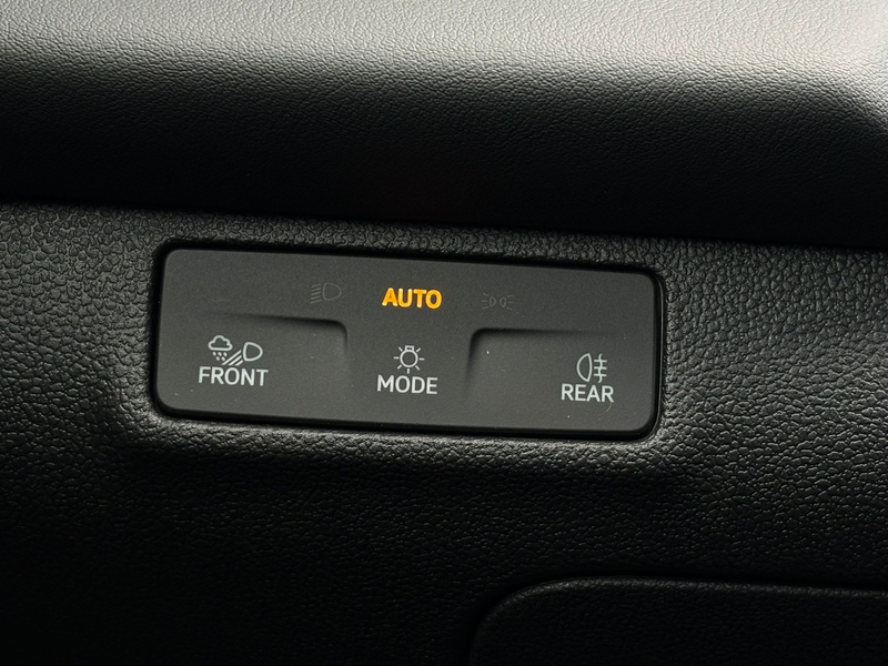 Volkswagen T-Roc R-Line First Edition | 'App-Connect' draadloze sma — photo 12