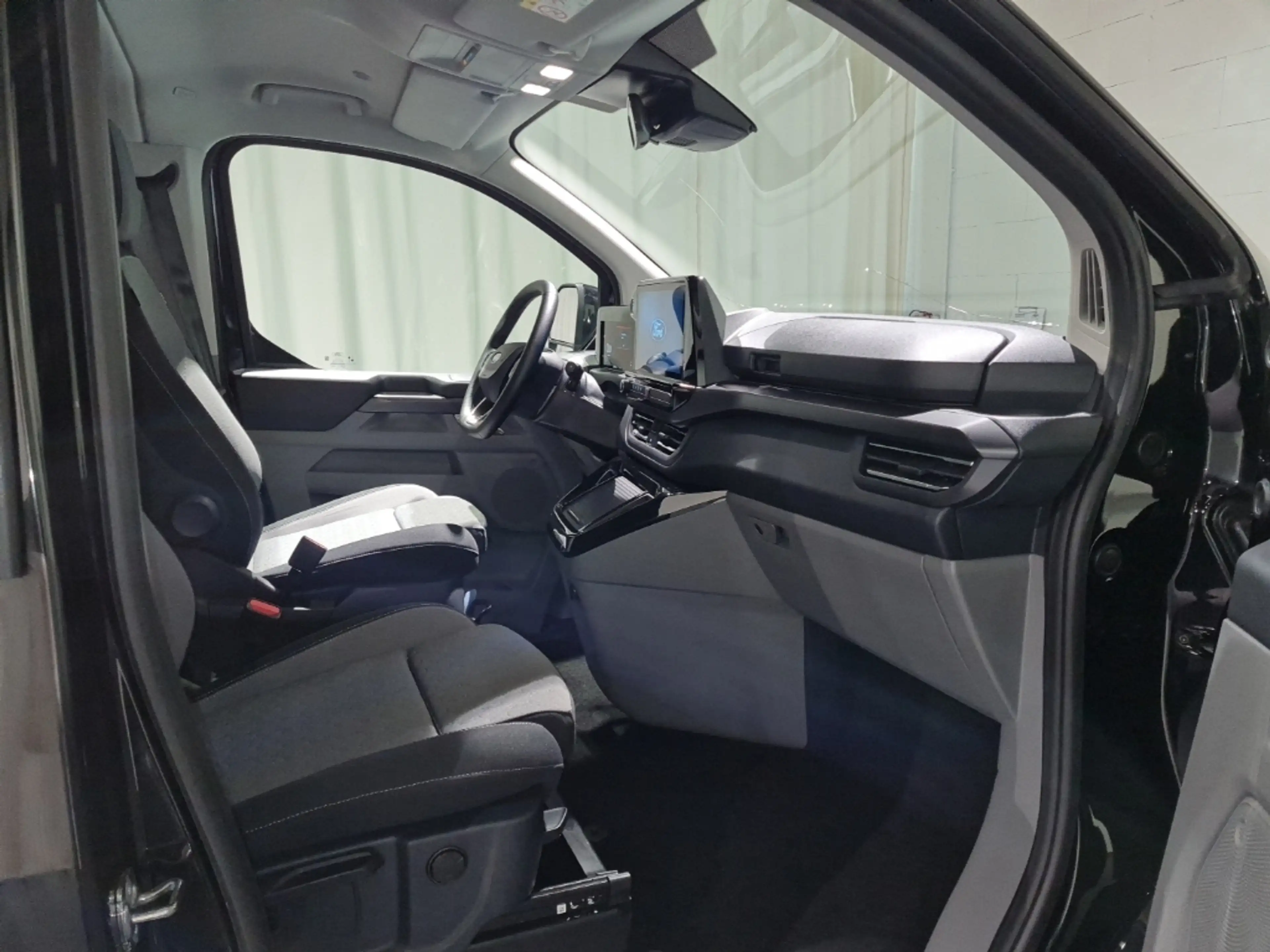 Ford Tourneo Custom 320L2 Titanium*AWD*AUTO*AHK*-36%* — photo 4