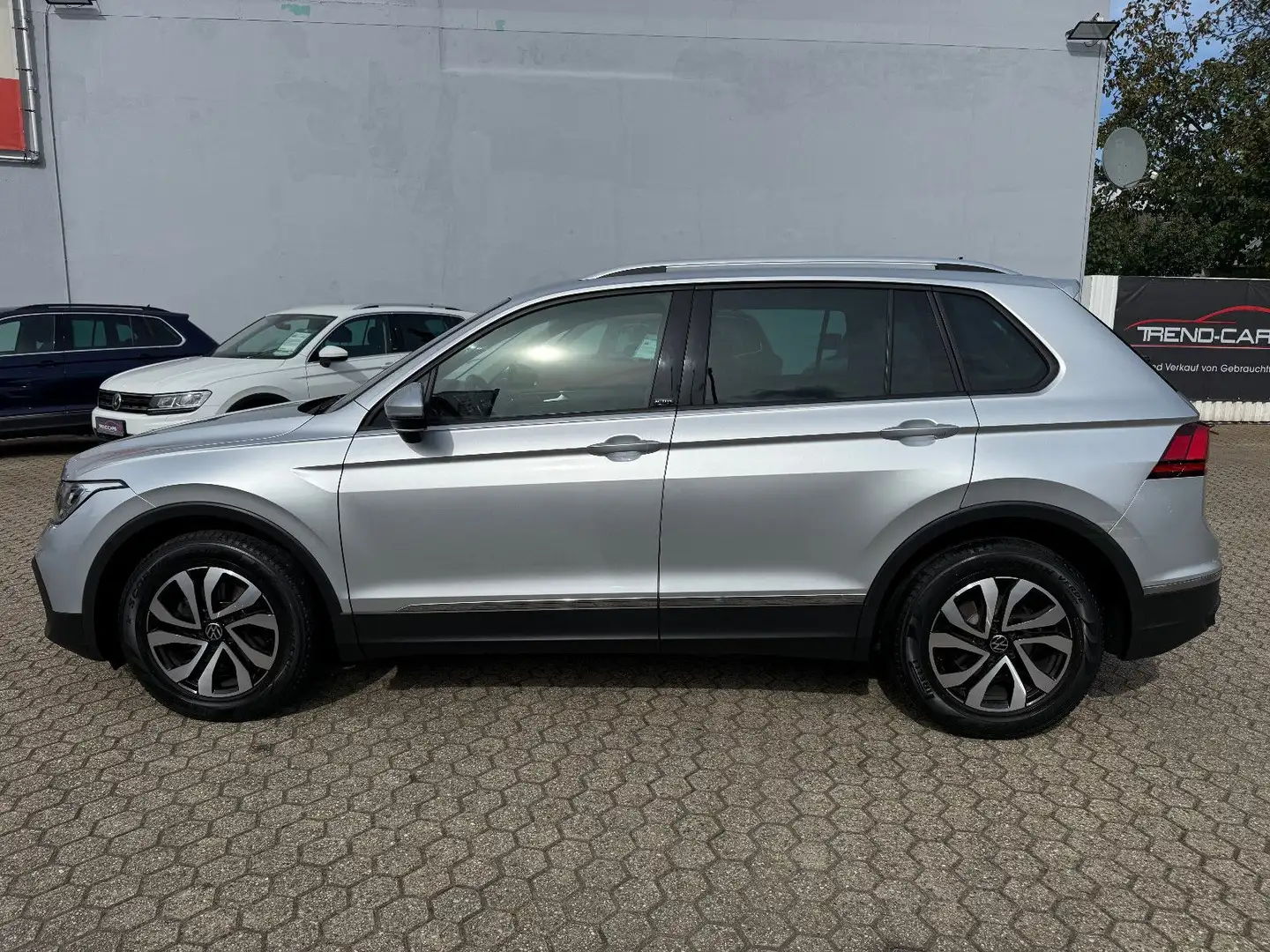 Volkswagen Tiguan Active*ACC*AHK* Silber - 2