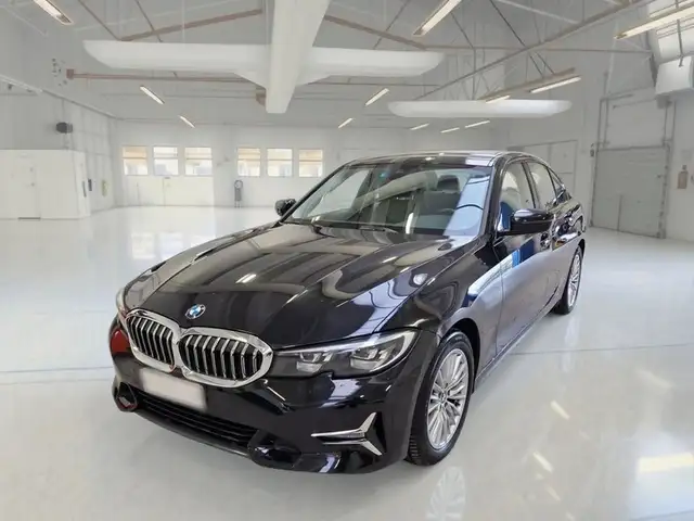 BMW 320 320d 48V Luxury auto 4 PORTE BERLINA