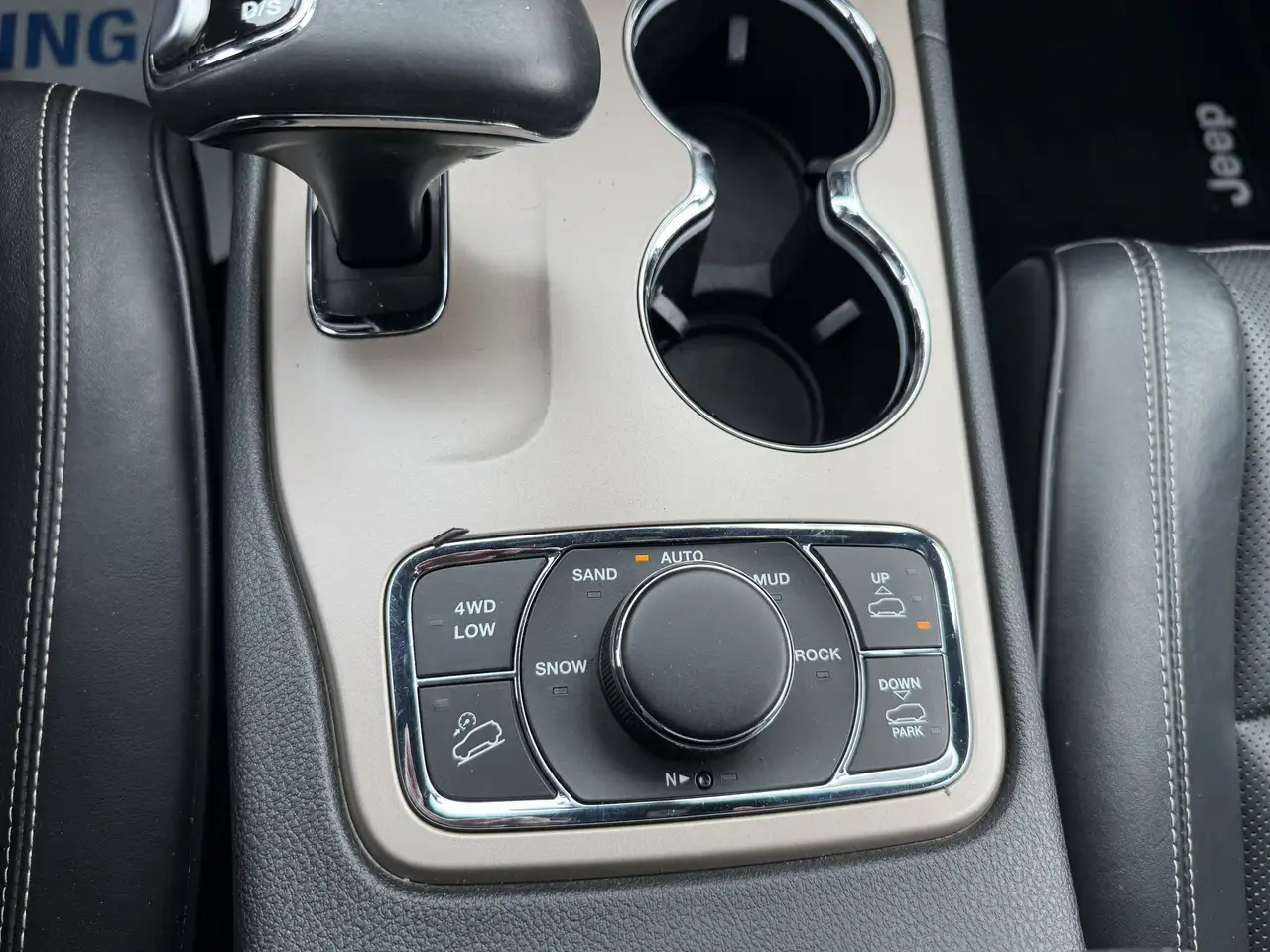 Jeep Grand Cherokee снимка Jeep Grand Cherokee