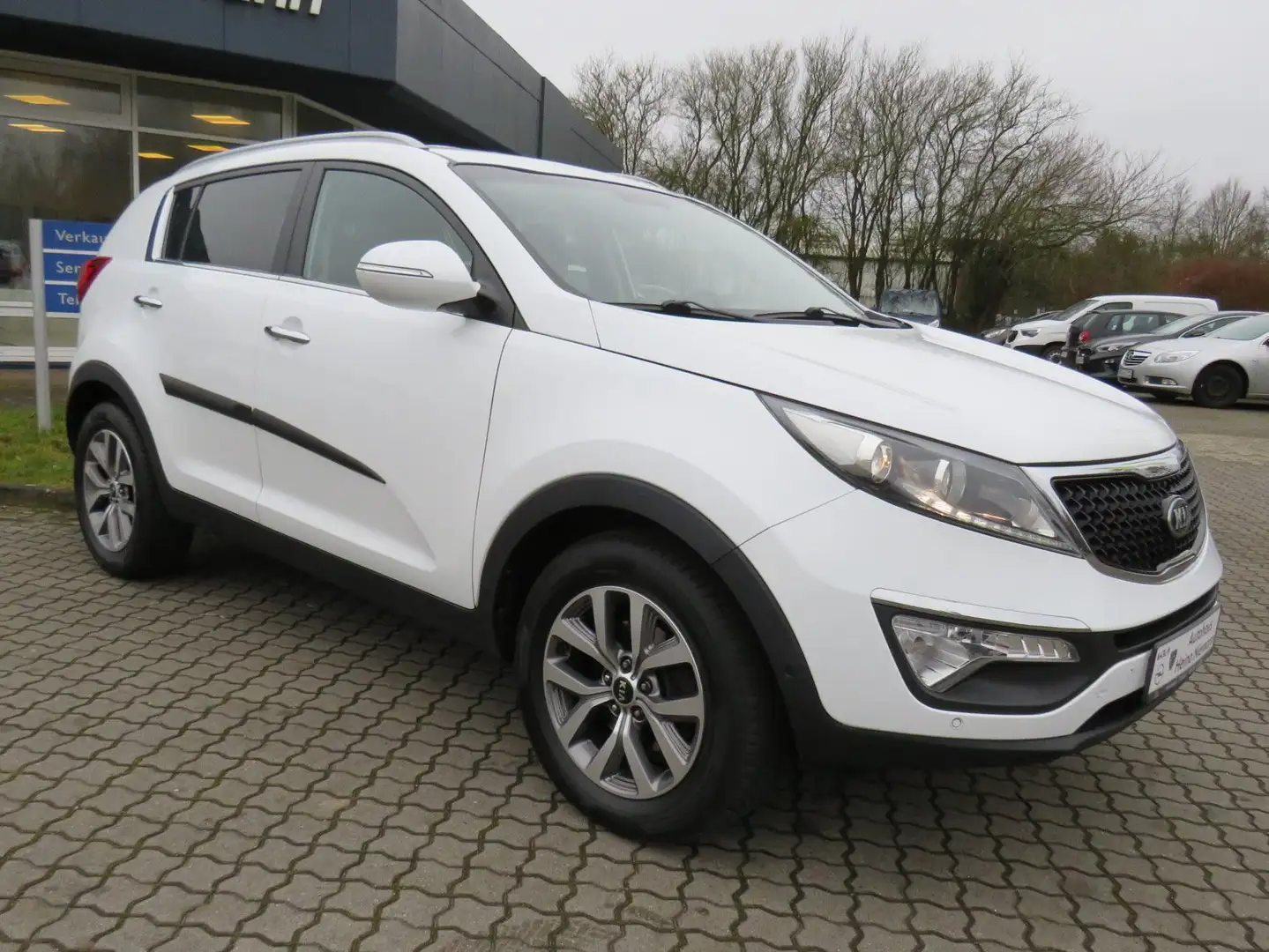 Kia Sportage Dream Team 2WD *NAVI*LRheizg*SH*RFK*AHK*GJR*TEMP* Weiß - 2