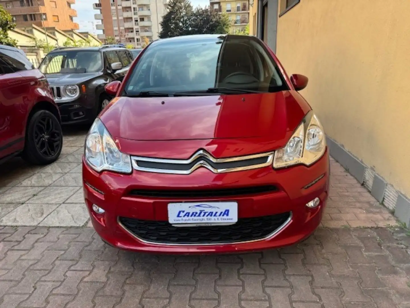 Citroen C3 PureTech 82 Exclusive Rouge - 2