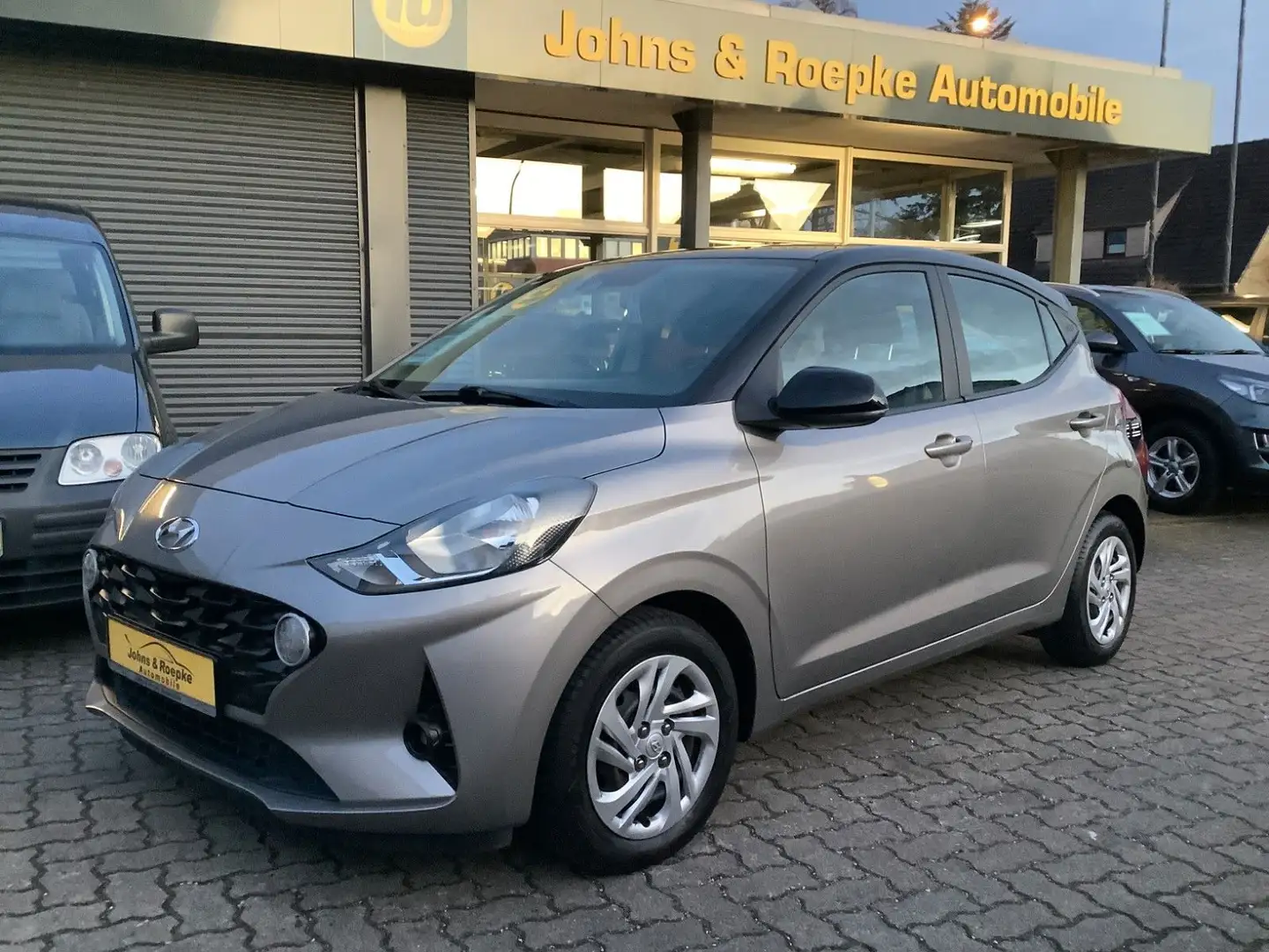 Hyundai i10 AUTOMATIK / SITZ+LENKRAD-HZG / TEMP/LIM Grau - 1