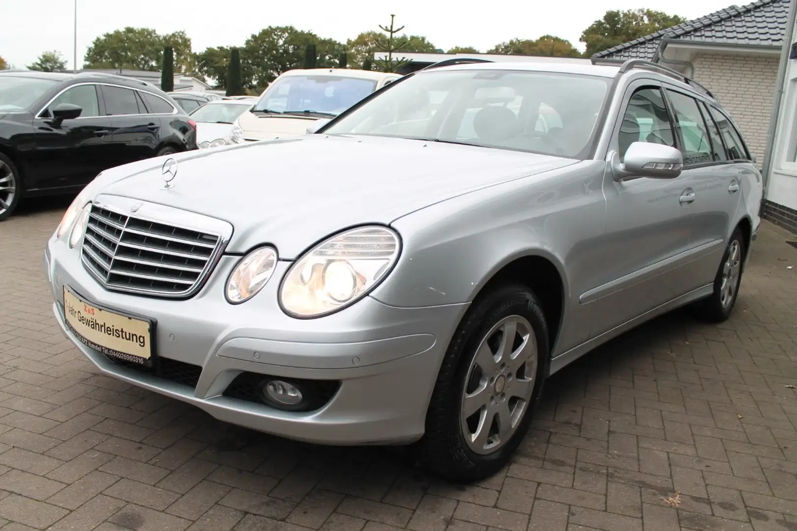 Mercedes-Benz E 200 T Kompressor *TÜV-NEU* Silber - 2