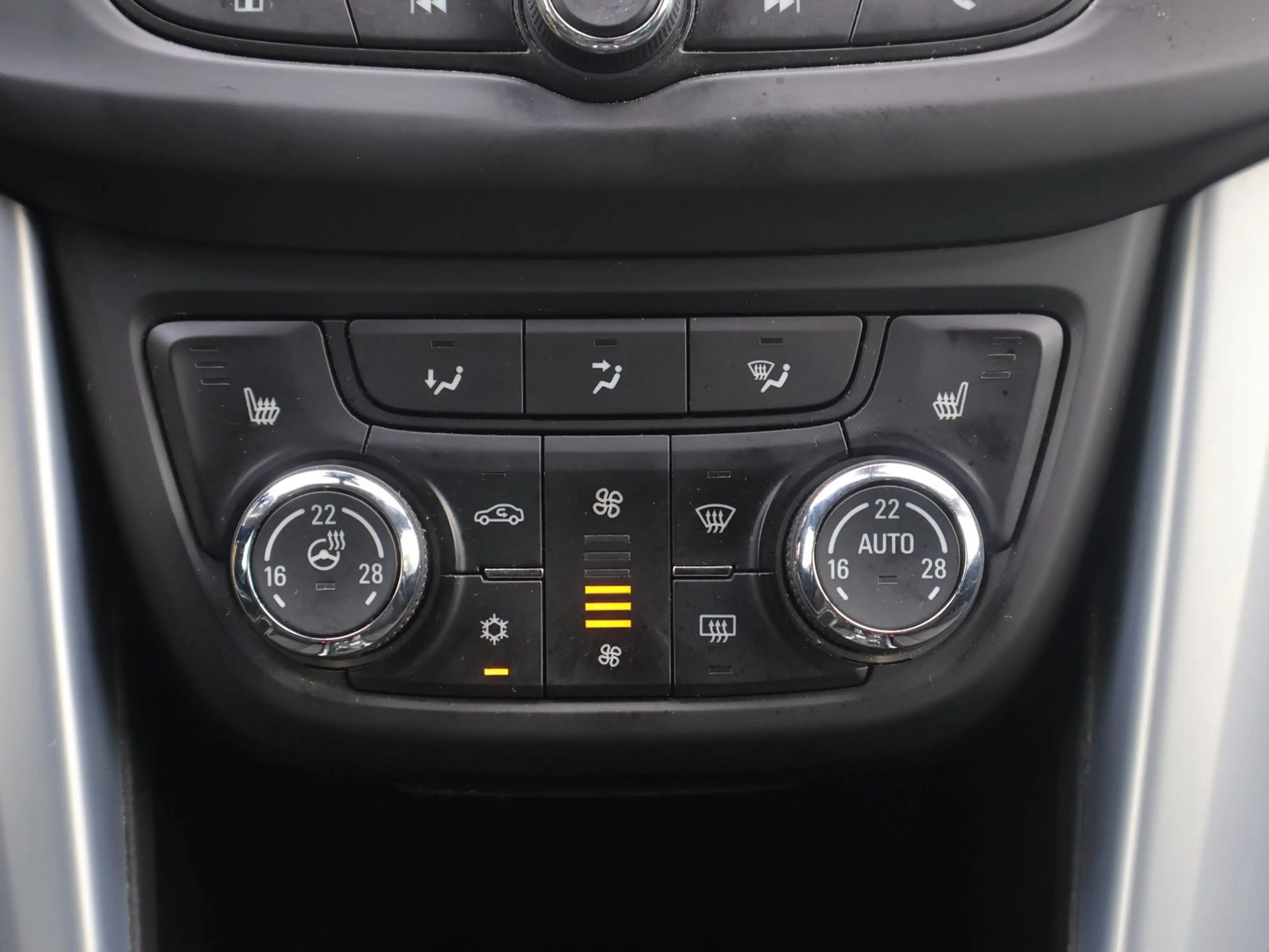 Opel Zafira C 1.6 CDTI Edition 7Sitze-Navi-LED-Kamera — photo 12