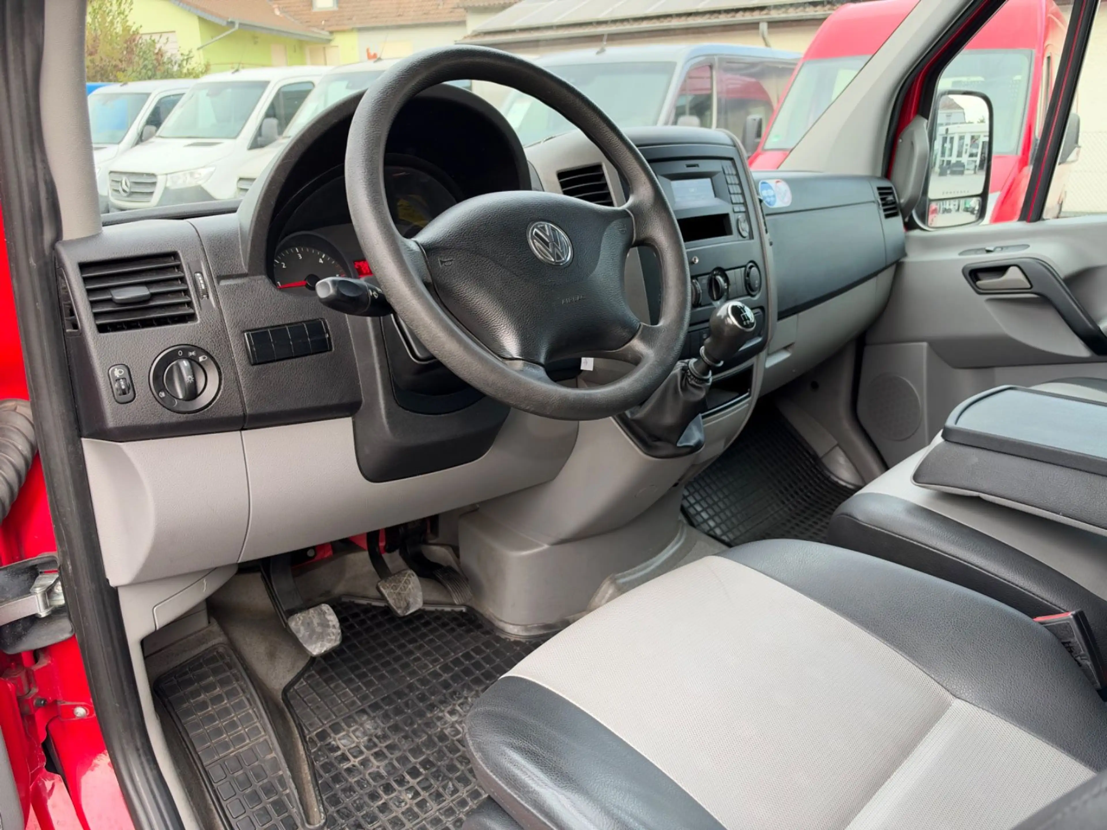 Volkswagen Crafter CRAFTER 2.0 TDI PDC STANDH 9-SITZER 1HAND 163-PS — photo 4