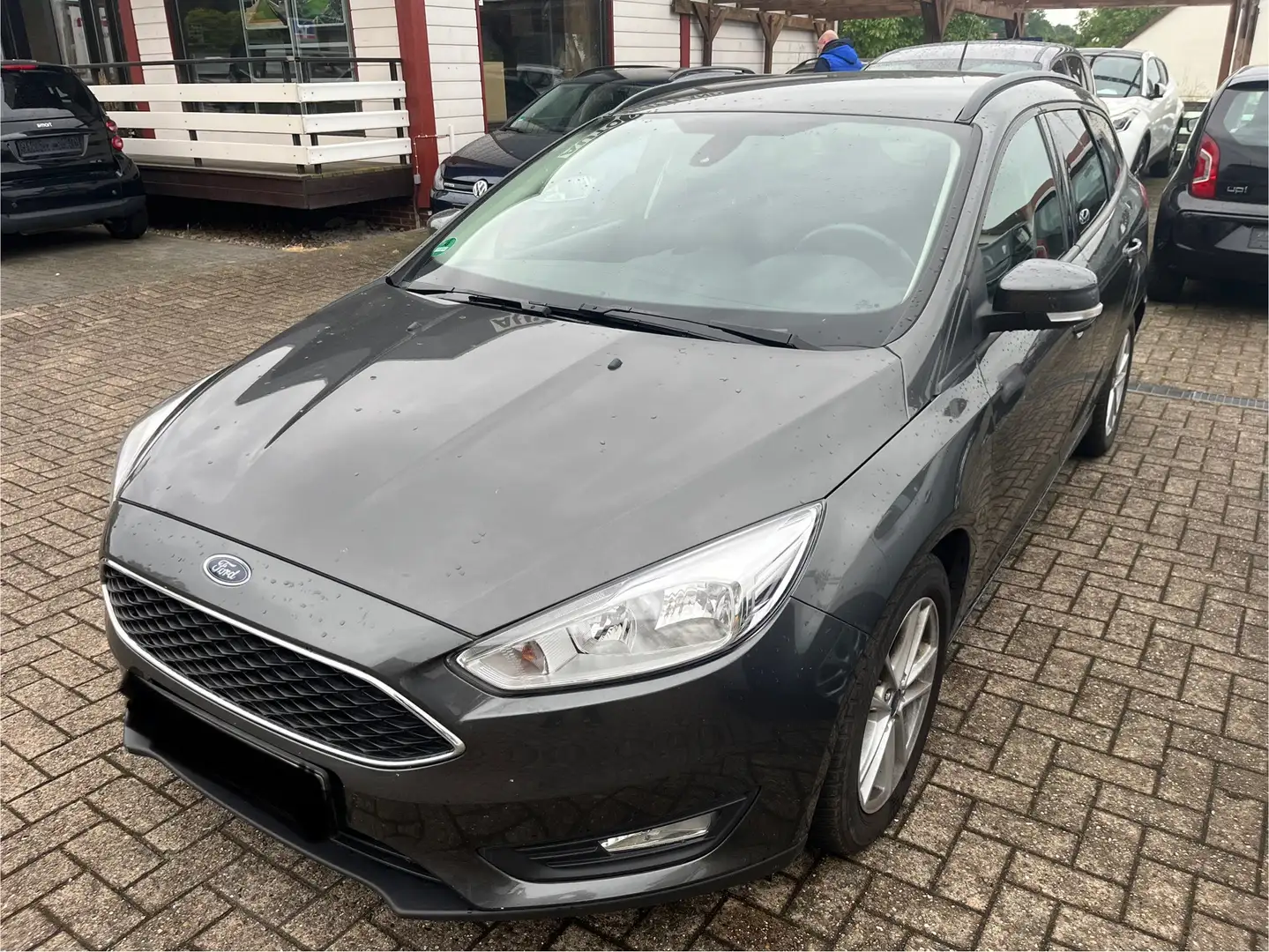 Ford Focus Trend Grau - 1